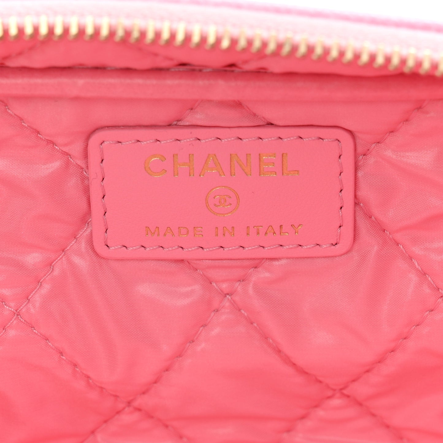 Caviar Quilted Toiletry Case With Chain Pink