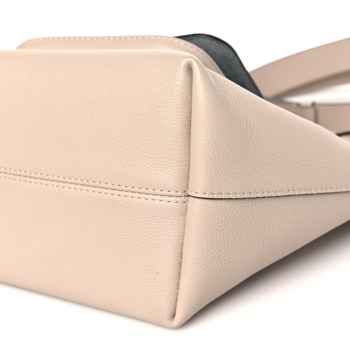 Calfskin Lockme Bucket MM Greige
