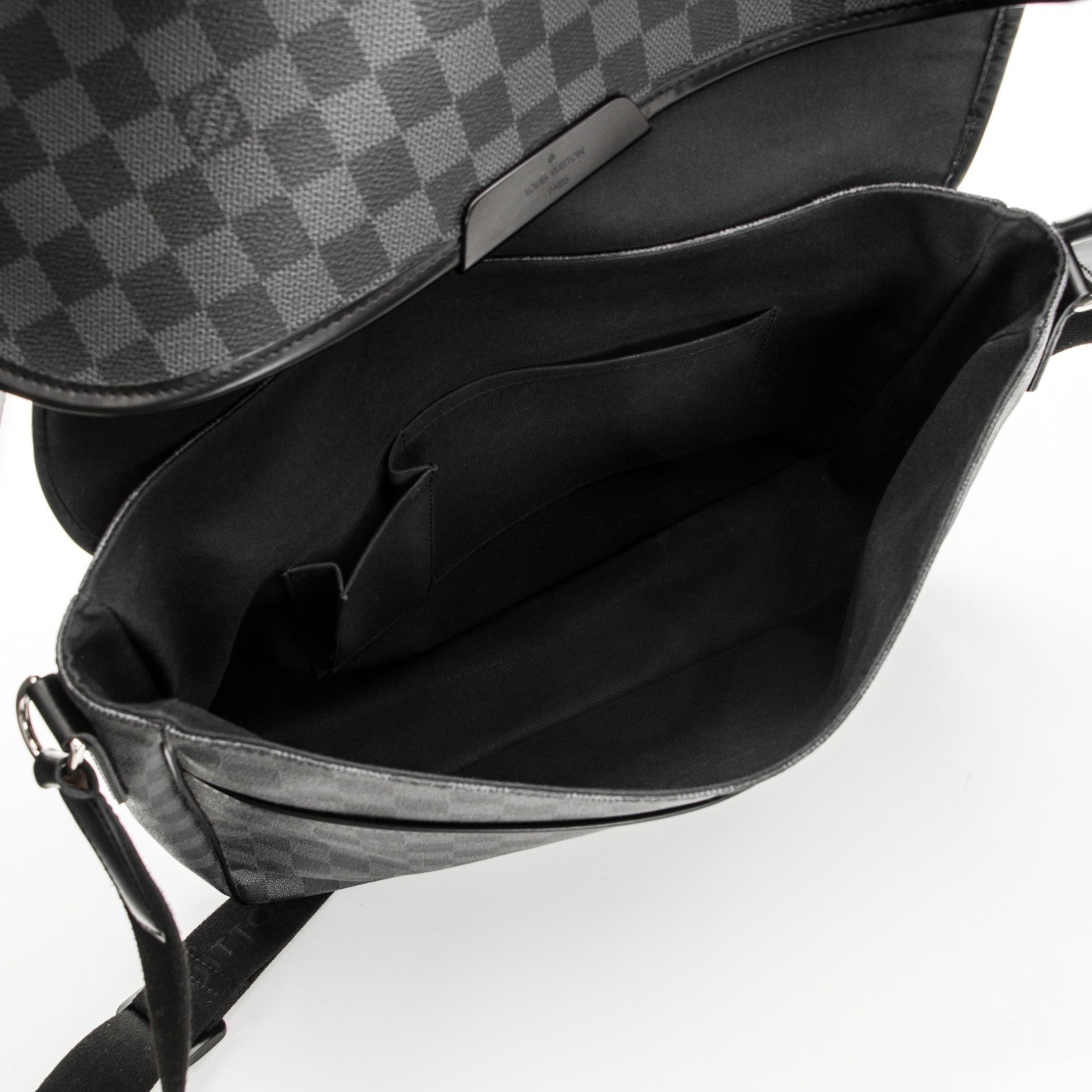 Louis Vuitton Damier Graphite Daniel GM 5 of 8