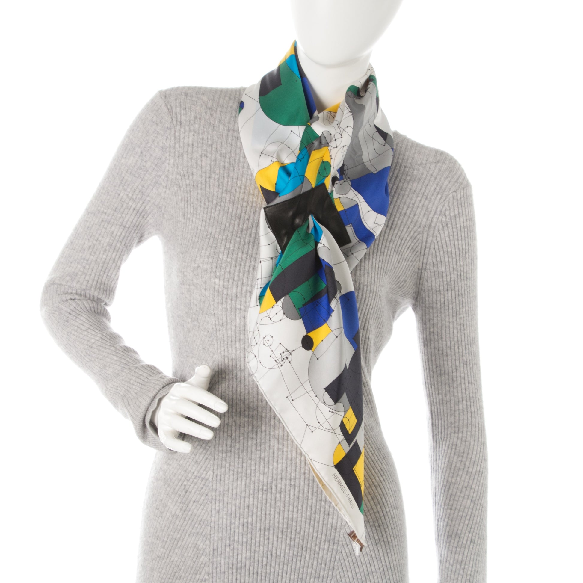 Hermes Silk Petit H Echec Au Roi Scarf 90 Blanc Jaune Vif Bleu 2 of 9