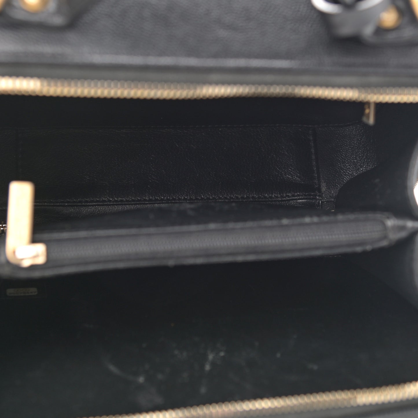 Caviar Quilted Medium CC Filigree Vanity Case Black