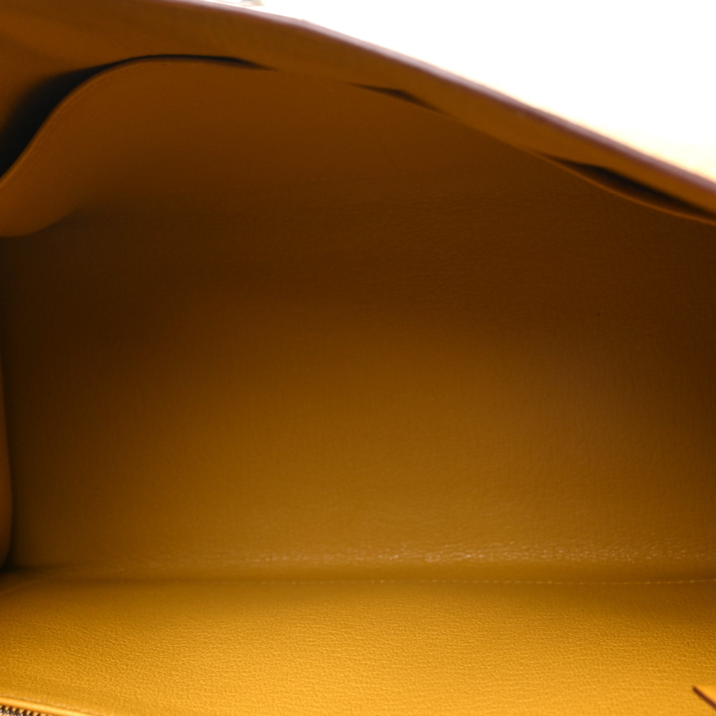 Epsom Kelly Sellier 28 Jaune Ambre