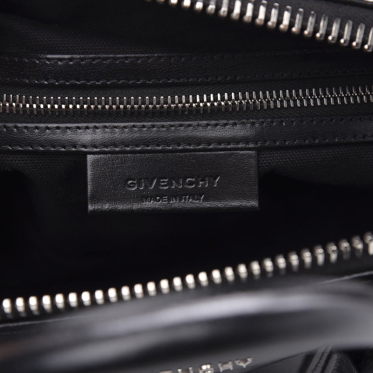 Shiny Lord Calfskin Small Antigona Black