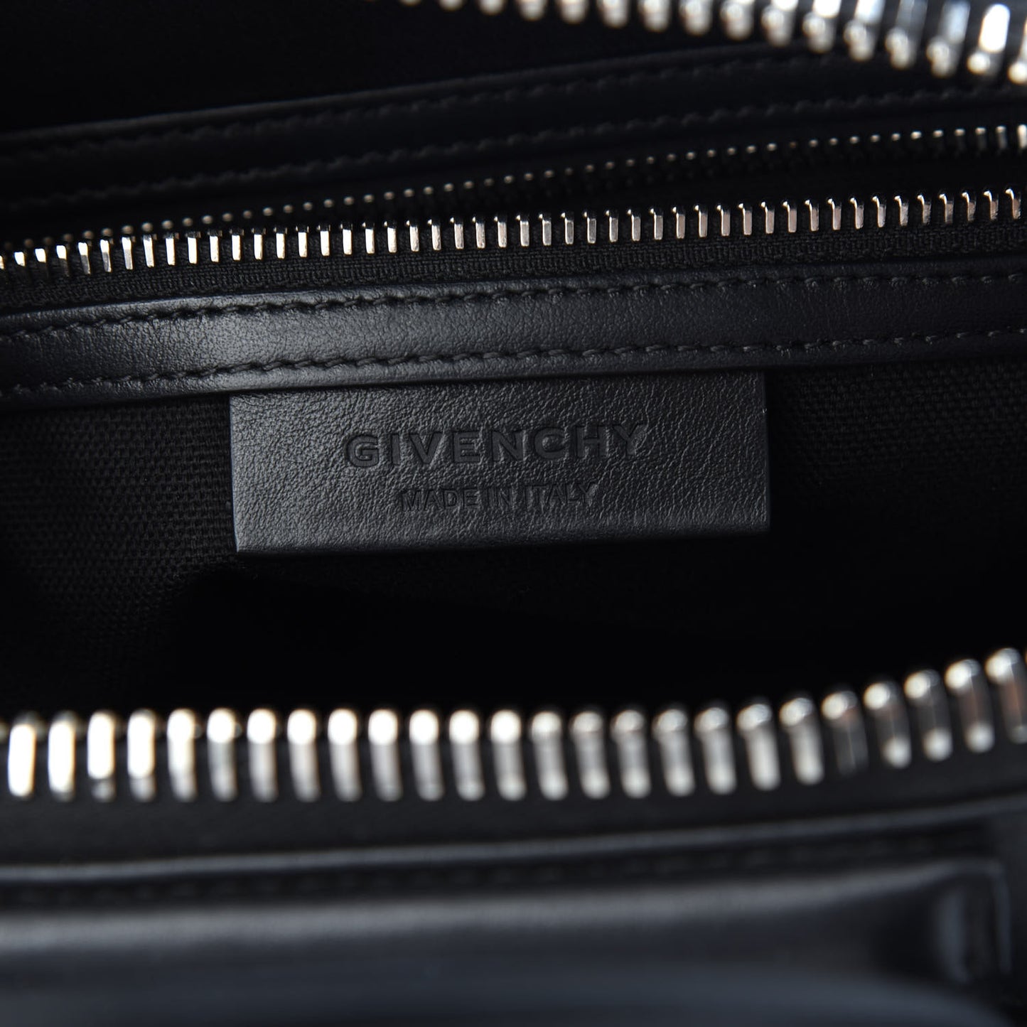 Calfskin Small Chain Antigona Black