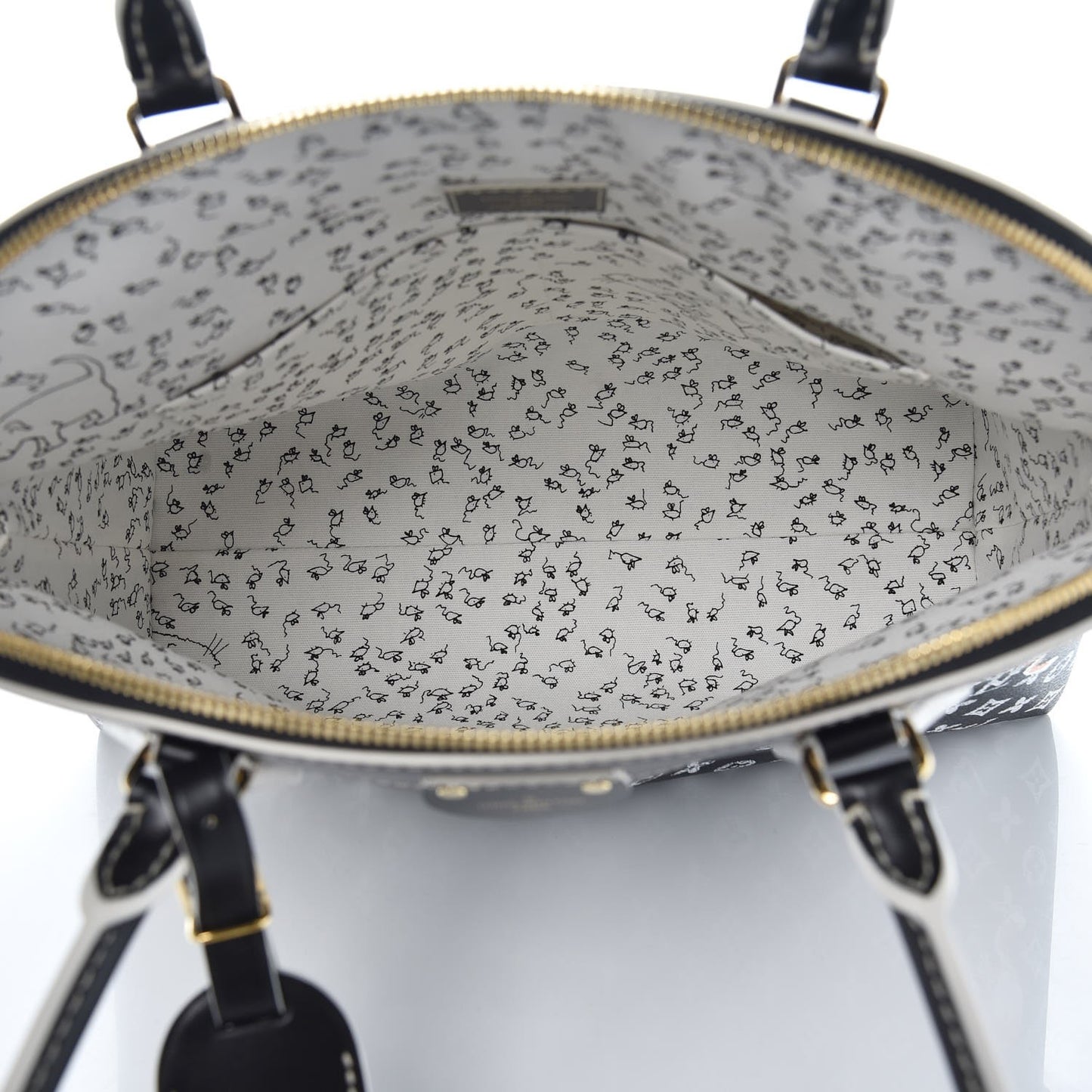 Calfskin Catogram Alma Souple MM Black