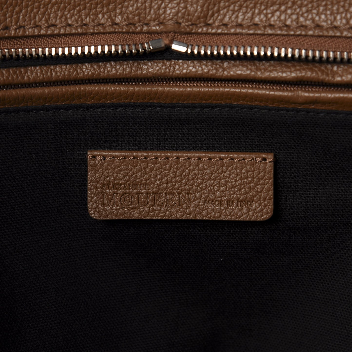 Pebbled Calfskin Large Skull Padlock Zip Around Tote Cuoio