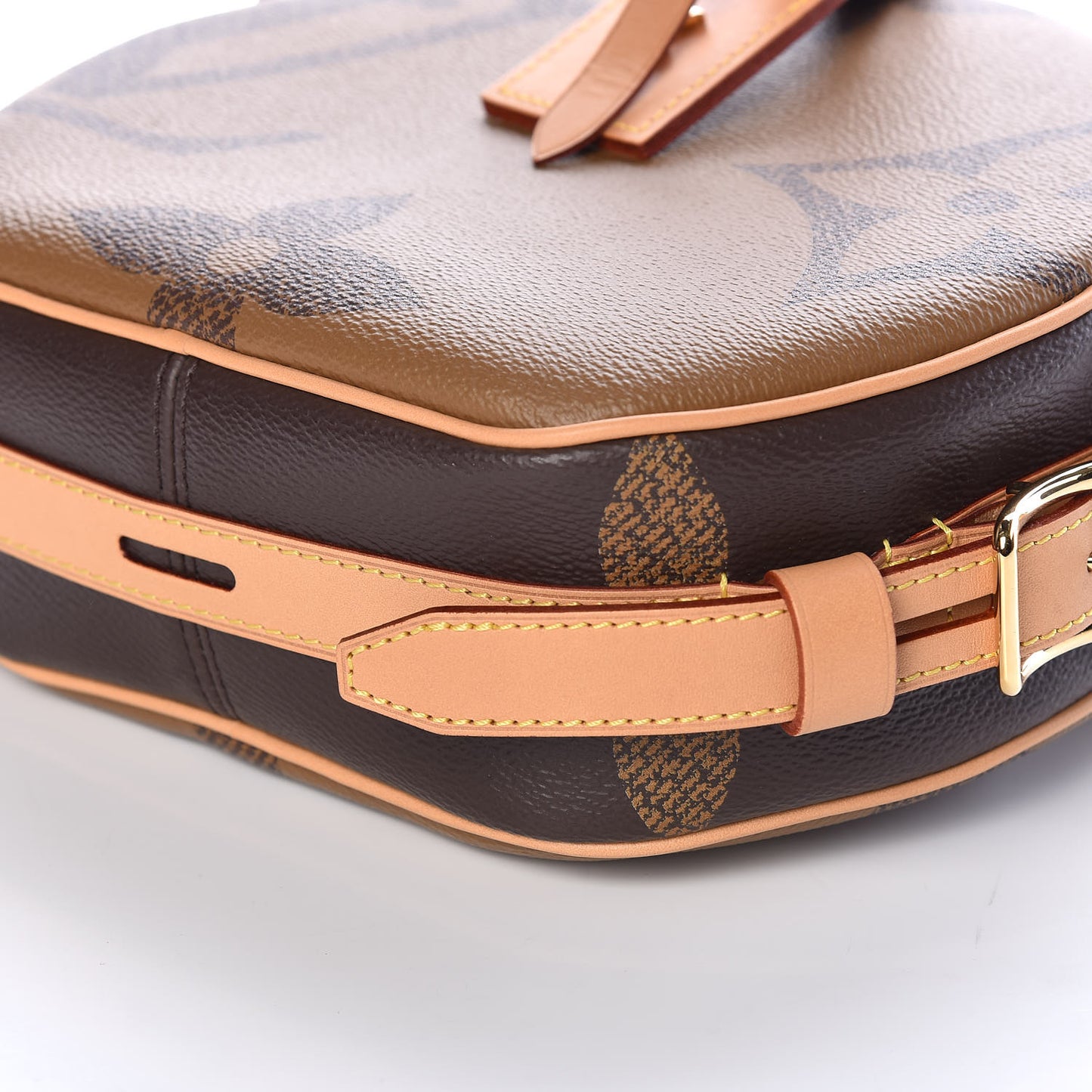 Reverse Monogram Giant Boite Chapeau Souple