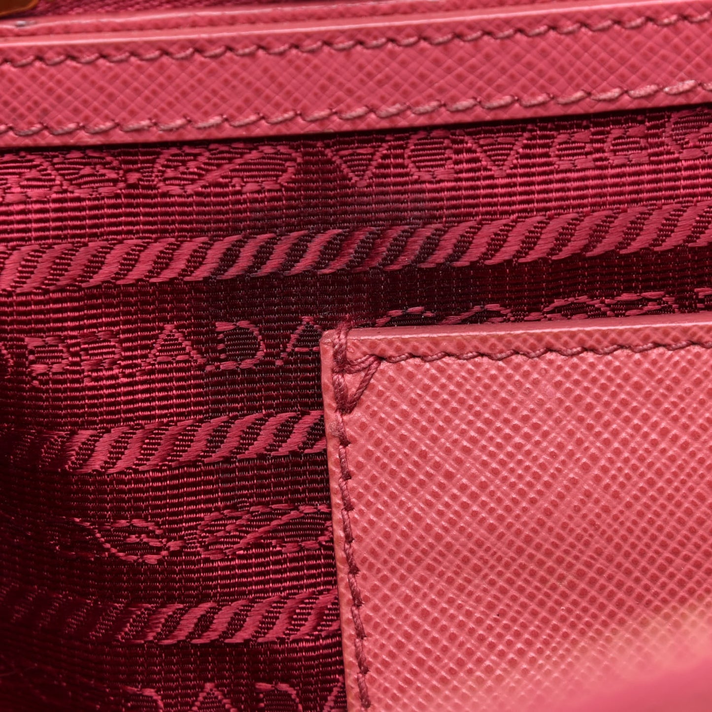 Saffiano Medium Galleria Double Zip Tote Geranio
