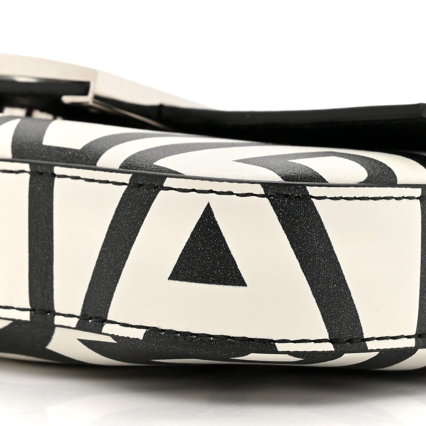 X MARC JACOBS Nappa Vitello King Logo Print Phone Baguette White Black
