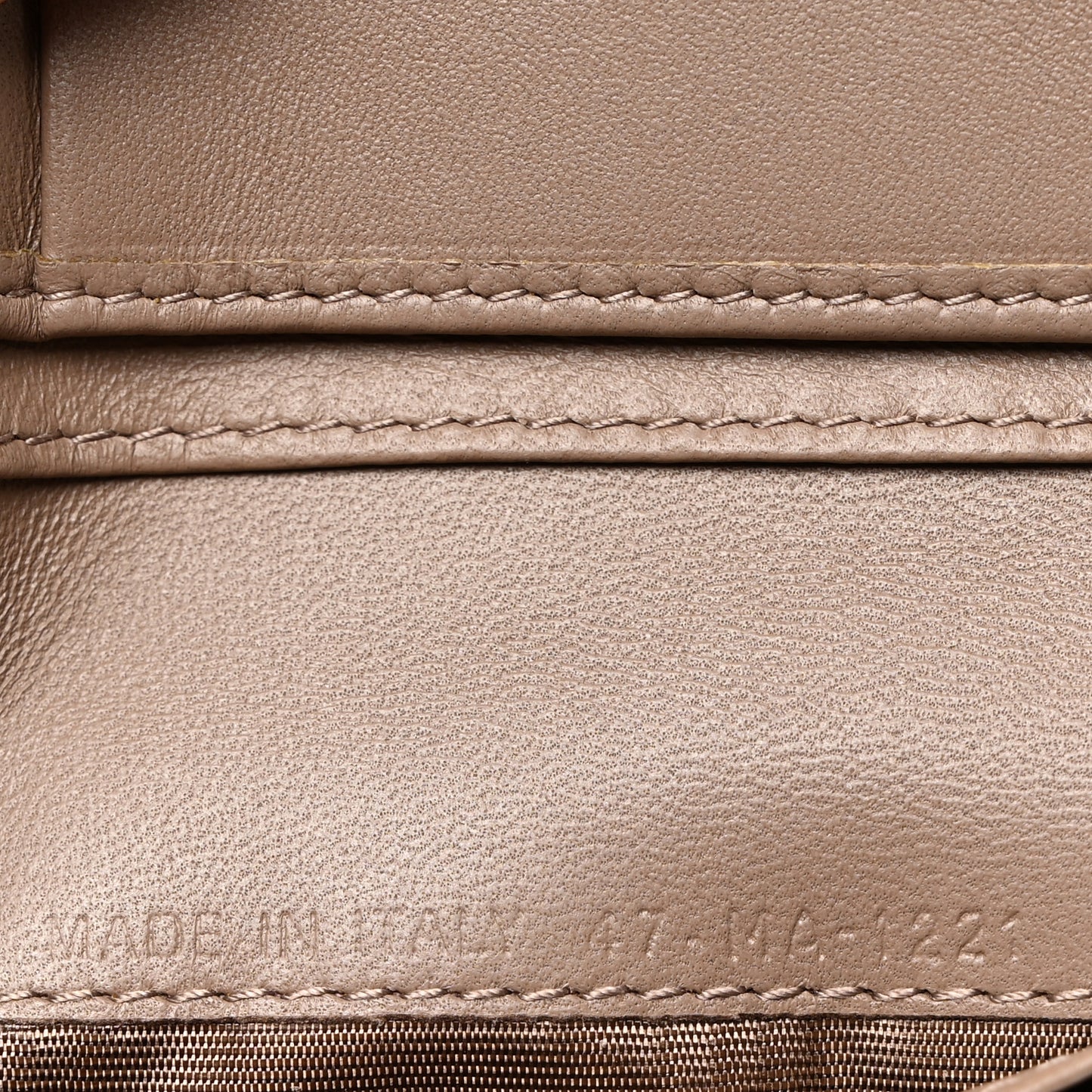 Grained Calfskin Supple Cannage Caro Scarlet Zipped Wallet Rose Des Vents