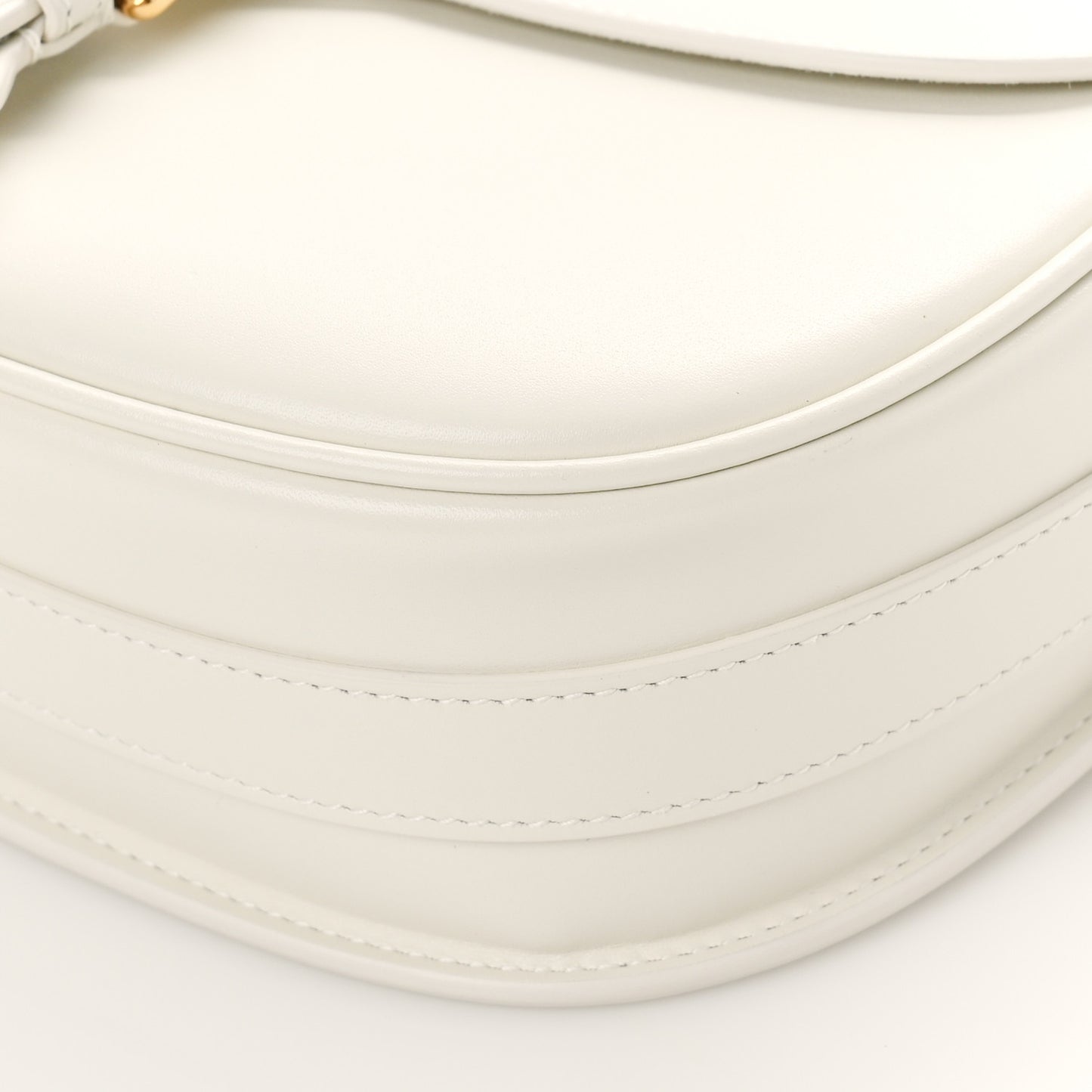 Box Calfskin Medium Bobby Flap Latte