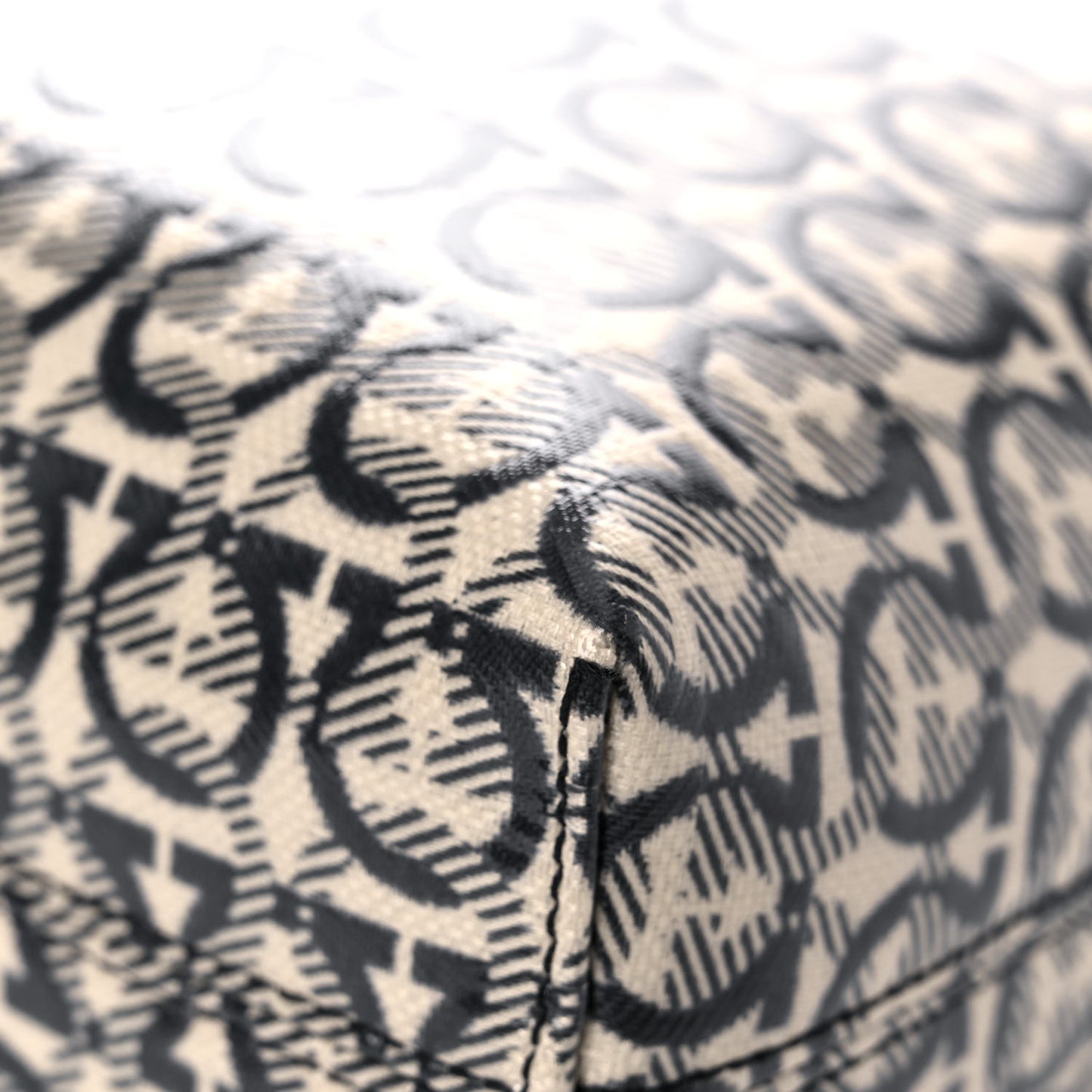 Jacquard Trifolio Shoulder Bag Beige Black