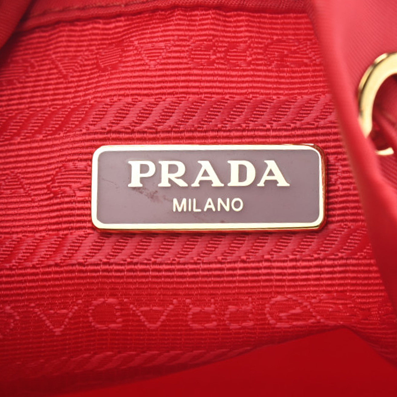 Saffiano Tessuto Nylon Vela Bucket Wristlet Rosso