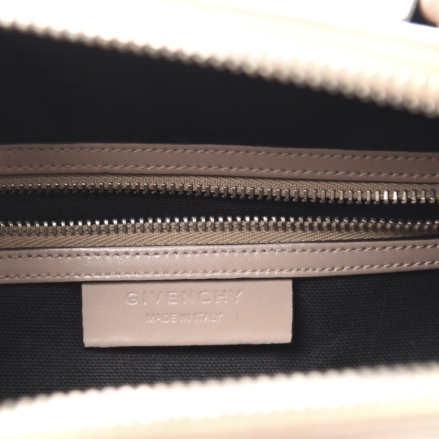 Shiny Lord Calfskin Small Antigona Sand