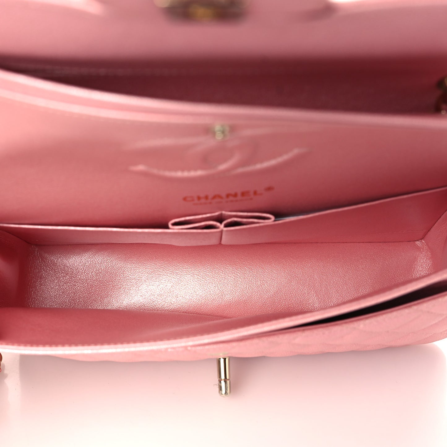 Iridescent Caviar Quilted Medium Double Flap Rose Pink