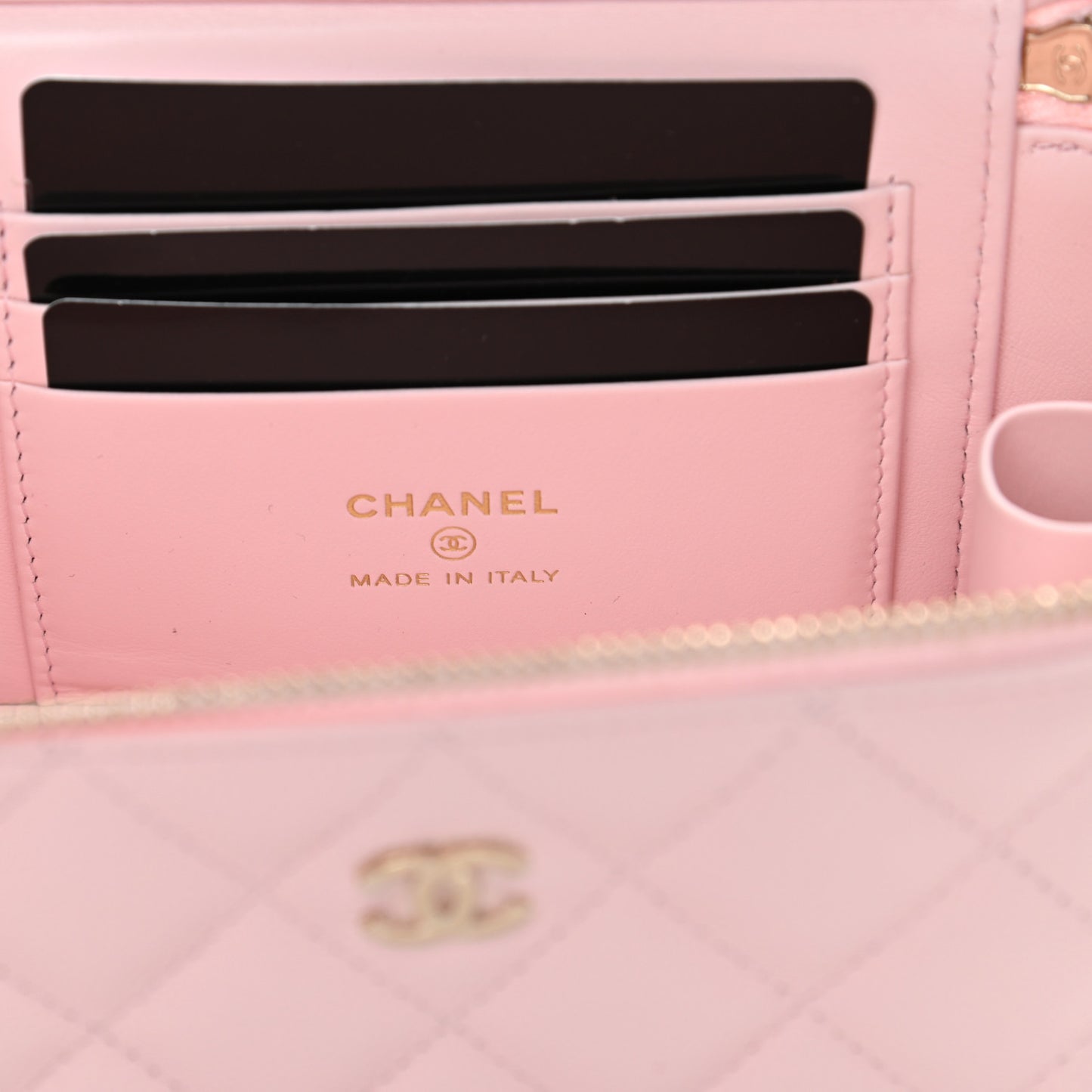 Caviar Quilted Small Vanity Case With Chain Light Pink