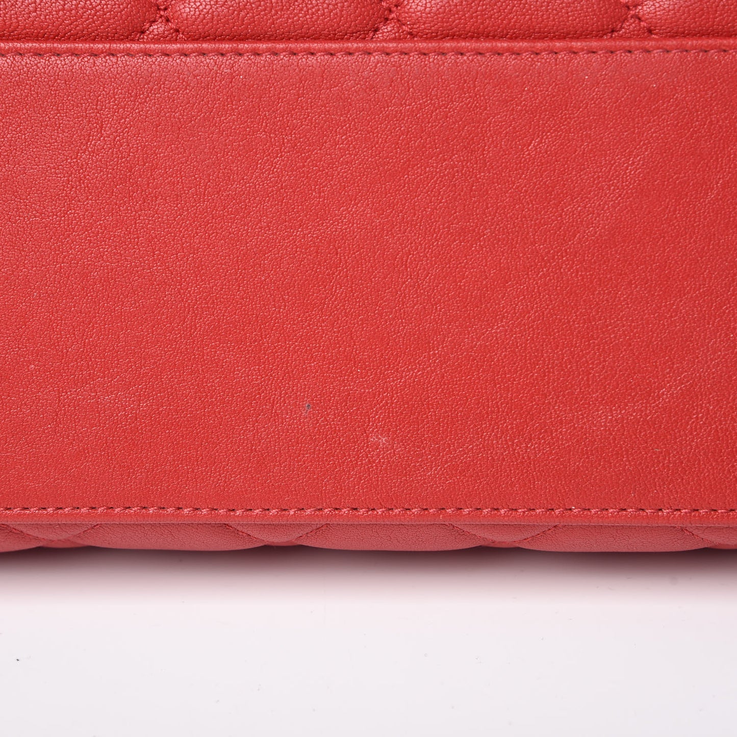 Shiny Sheepskin Quilted Small Trapezio Flap Red