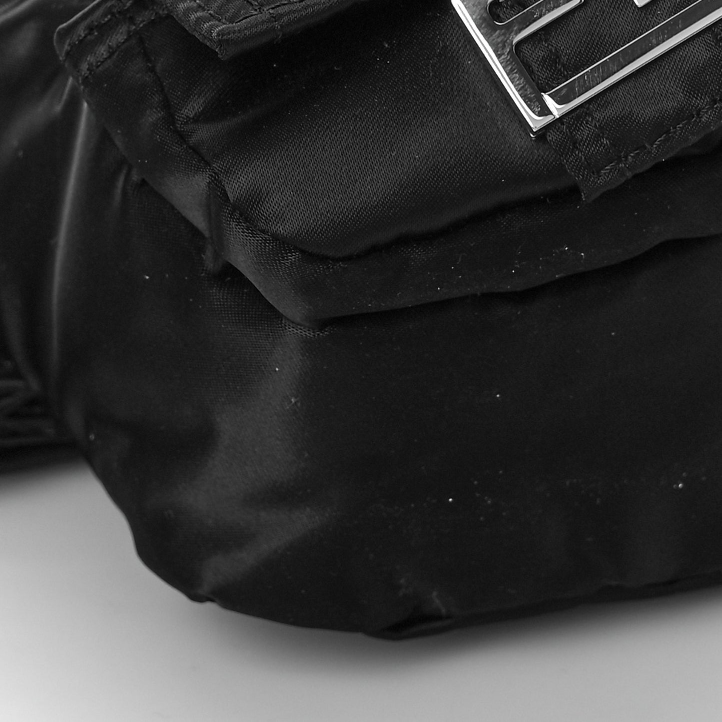 Econyl Cuoio Romano Multipocket Baguette Black