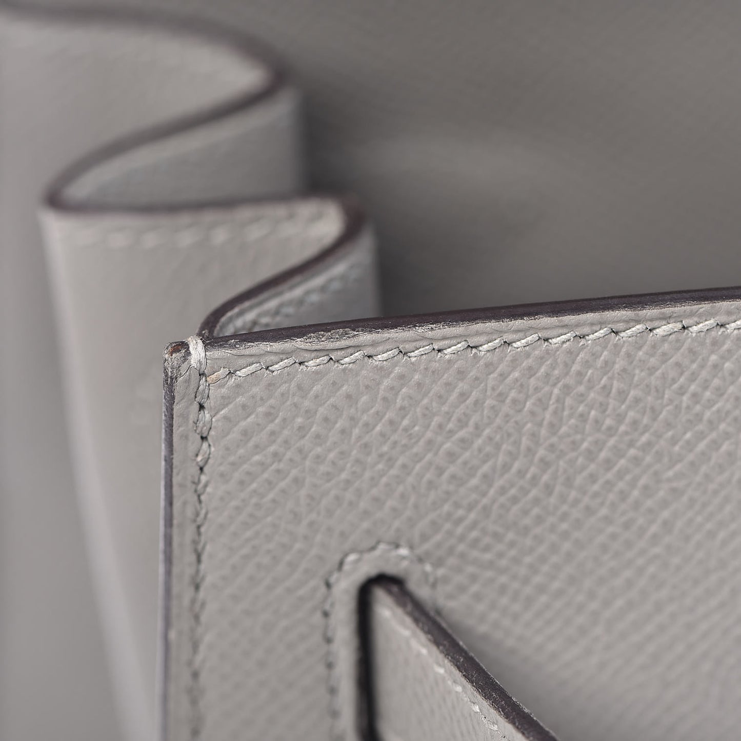 Epsom Kelly Sellier 32 Gris Mouette