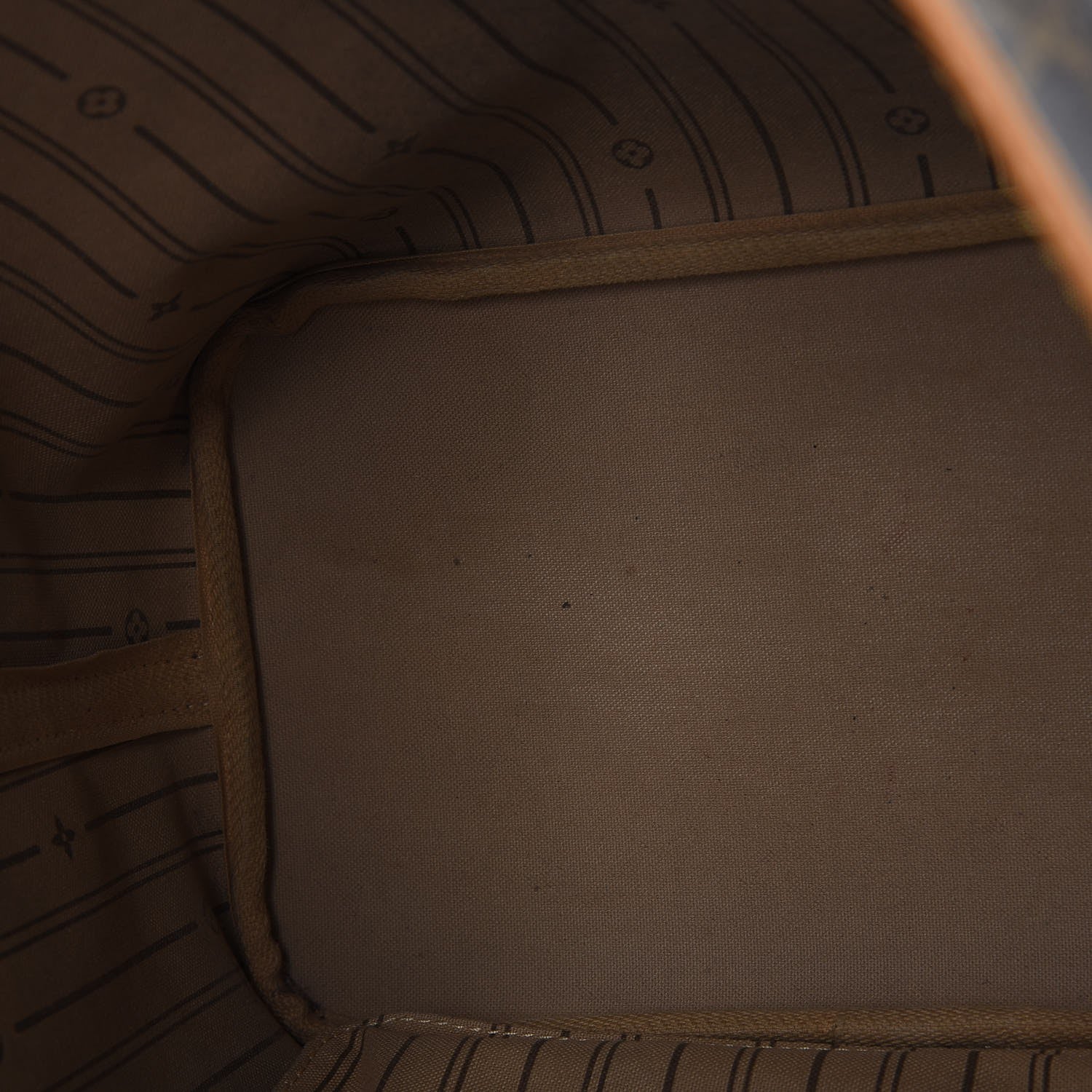 Louis Vuitton Monogram Neverfull MM 11 of 18