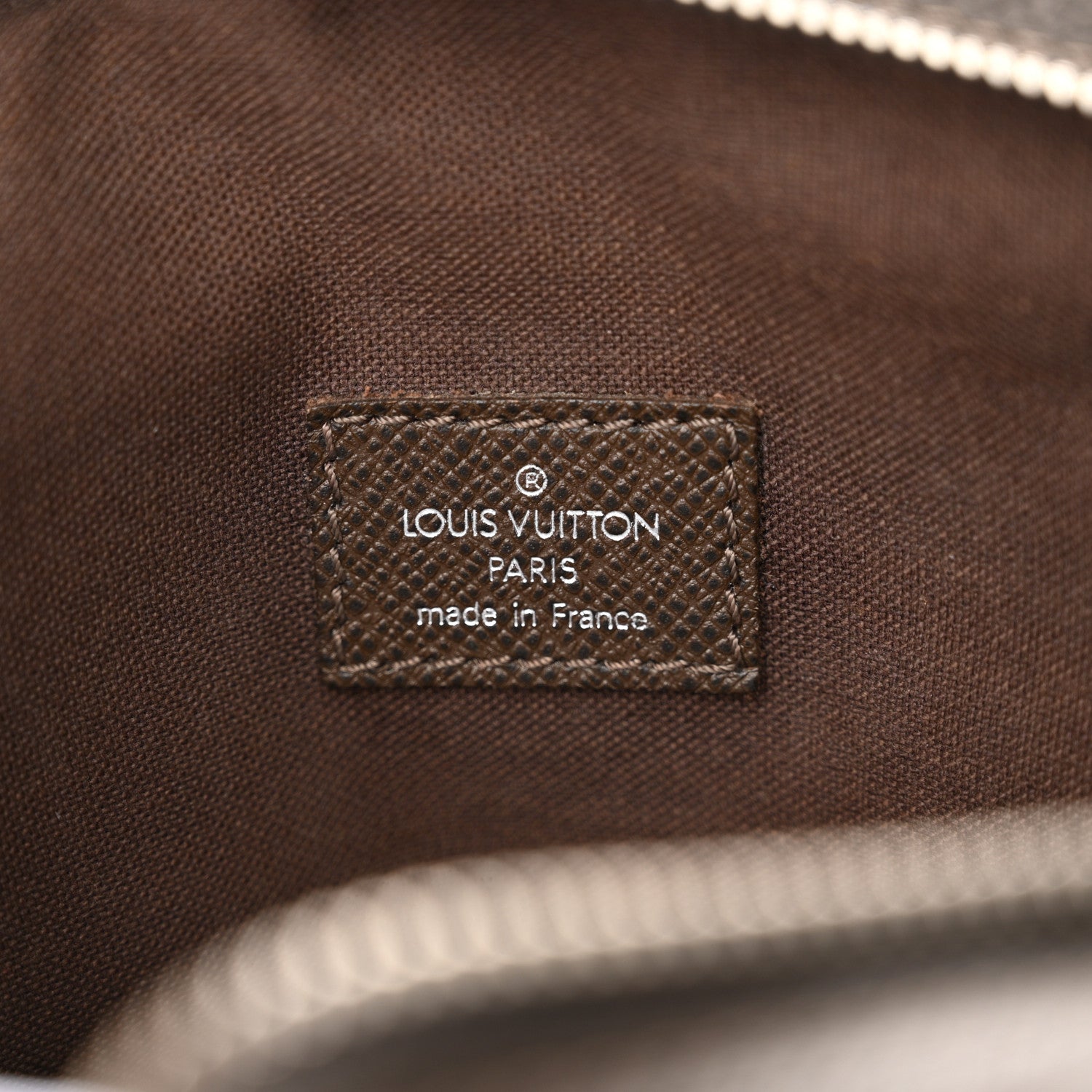 Louis Vuitton Taiga Dimitri Grizzli 6 of 13