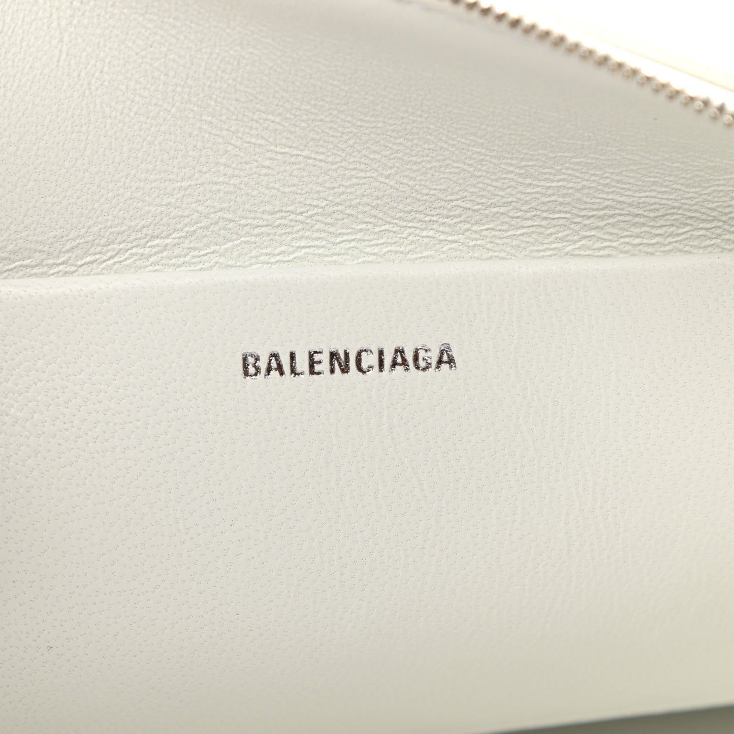 Grained Calfskin Logo Large Cash Pouch With Handle White Fluo Pink
