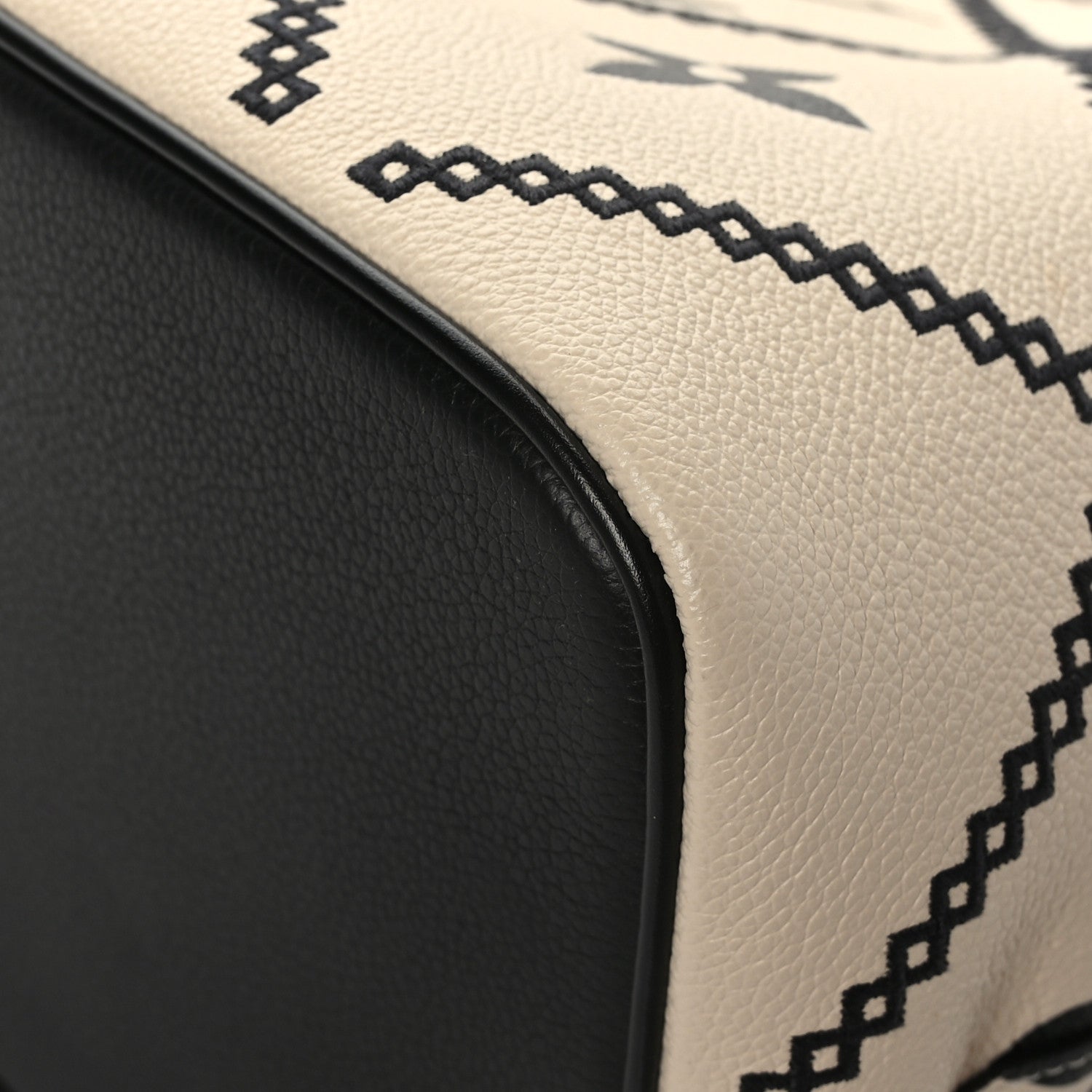 Louis Vuitton Empreinte Monogram Giant Broderies Neonoe MM Cream Black 12 of 13