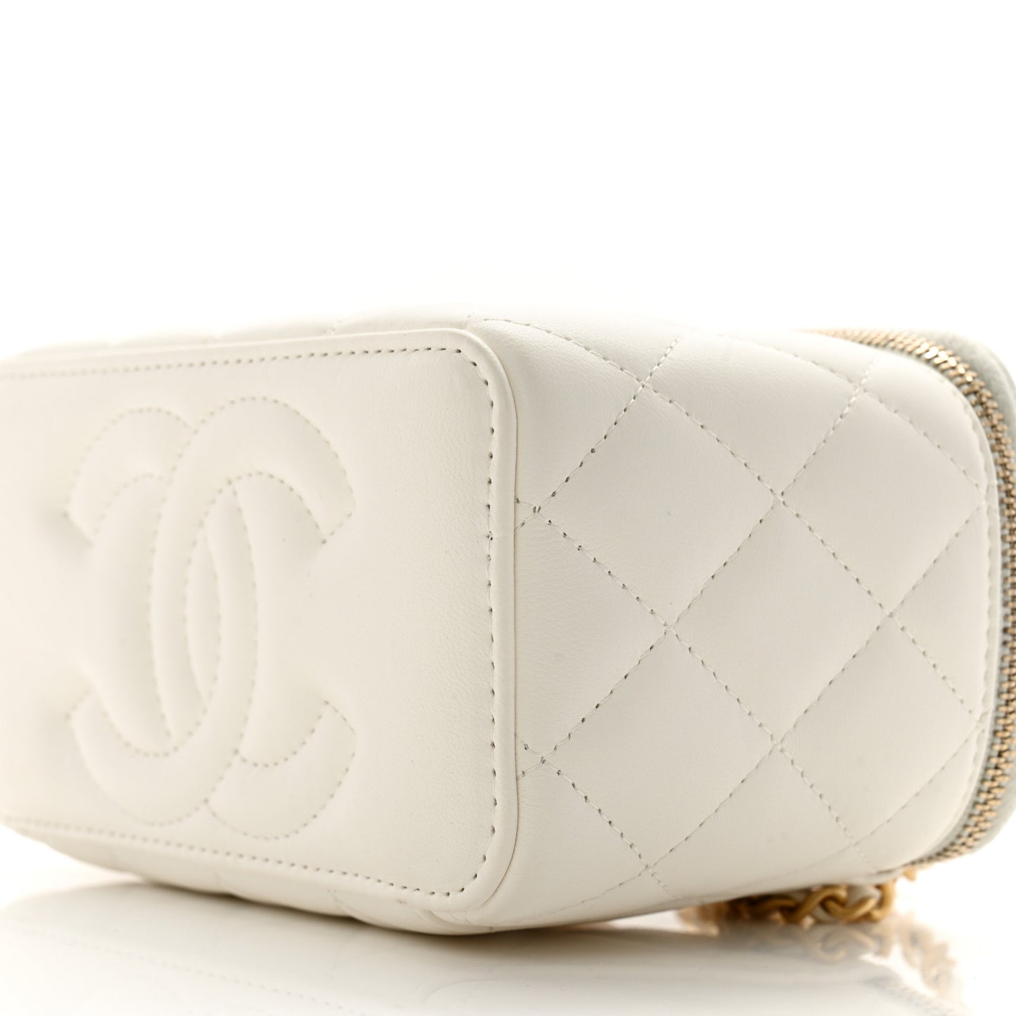 Lambskin Quilted Pearl Crush Small Vanity Case With Chain White