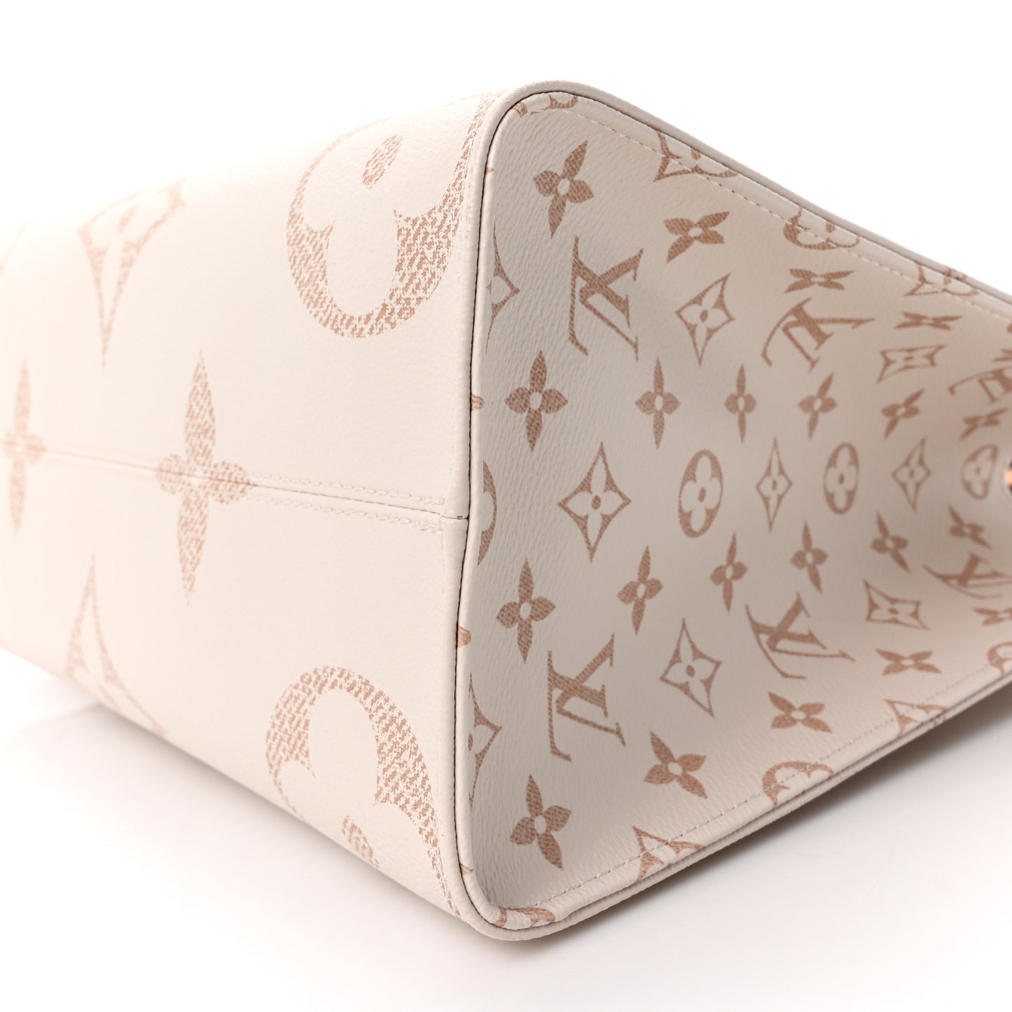 Monogram Dune Giant Onthego MM