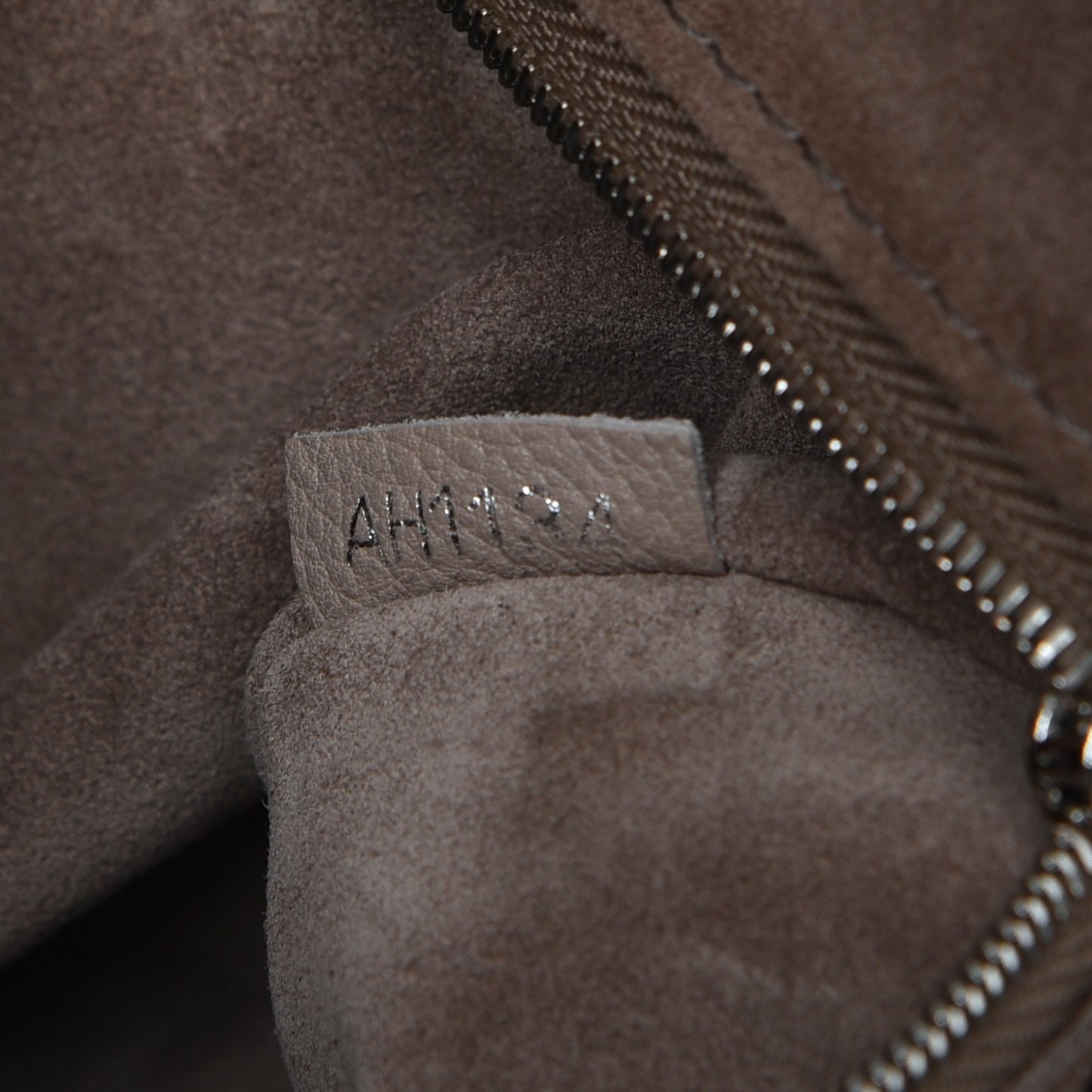Veau Cachemire Soft Lockit MM Galet