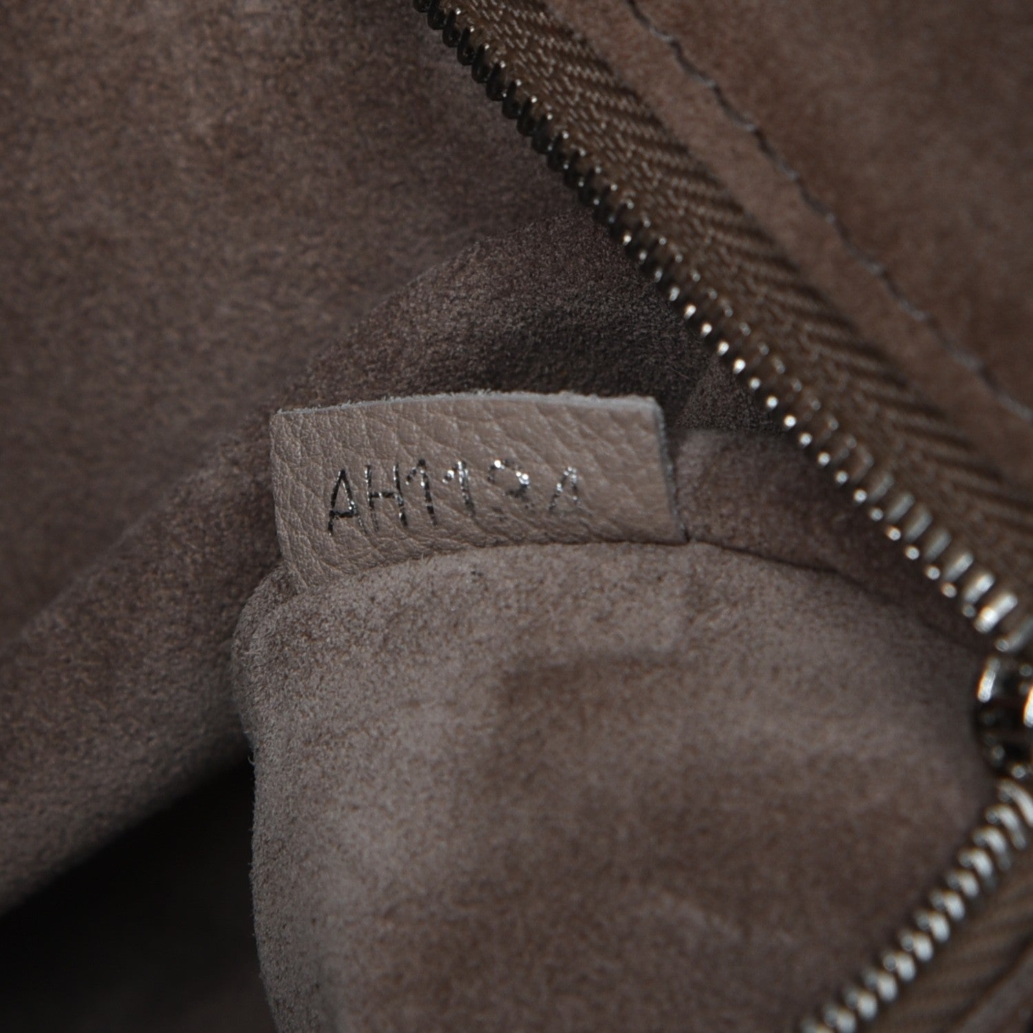 Louis Vuitton Veau Cachemire Soft Lockit MM Galet 8 of 11