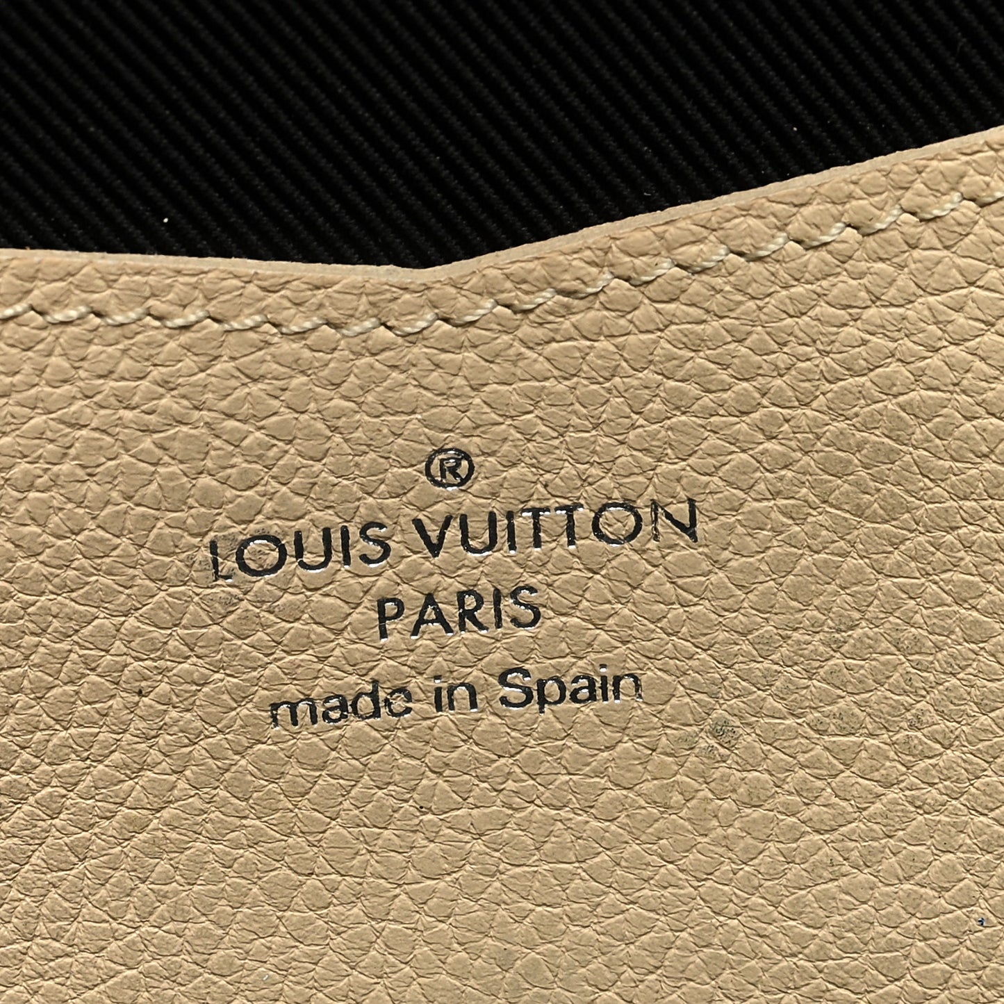 Calfskin Lockme II Wallet Vanille Black