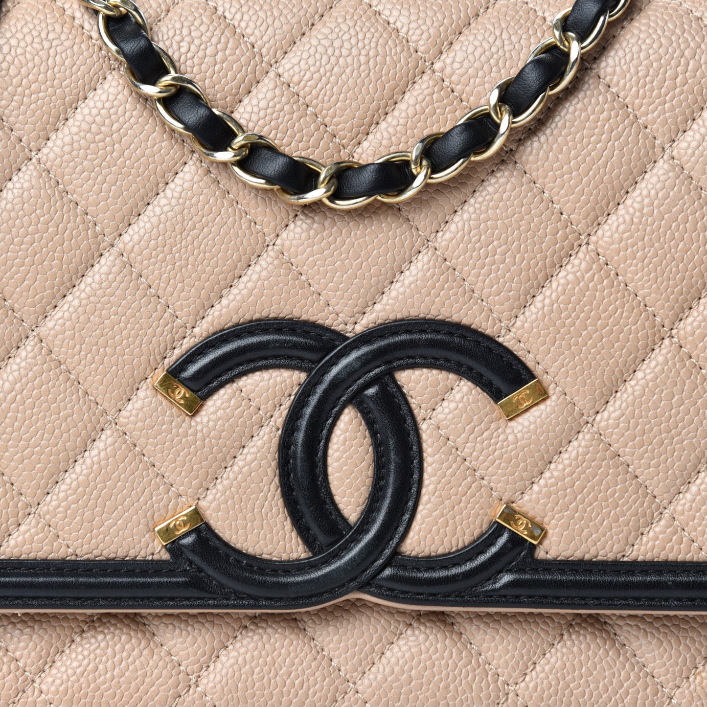 Caviar Quilted Medium CC Filigree Flap Beige Black