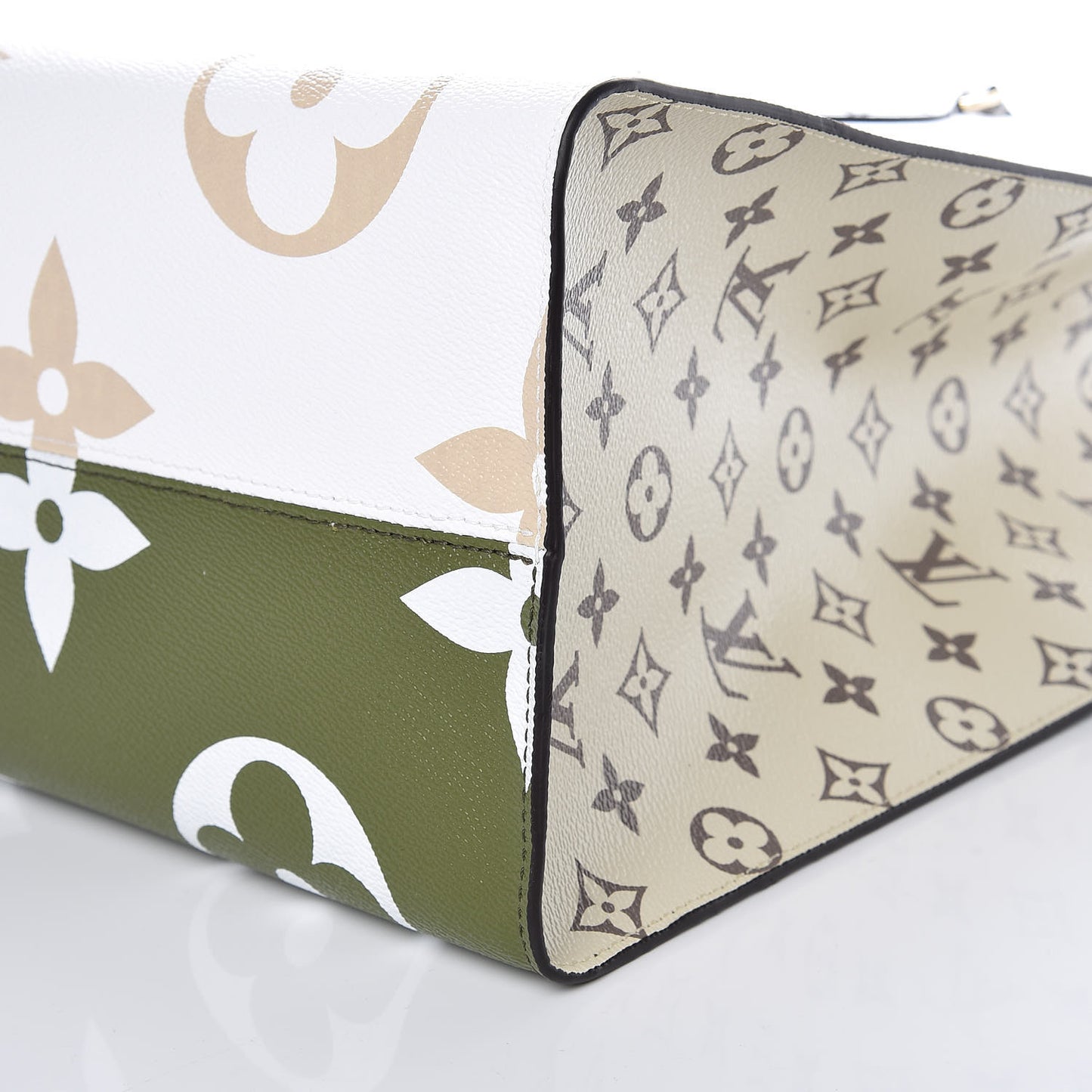 Monogram Giant Onthego GM Kaki Beige