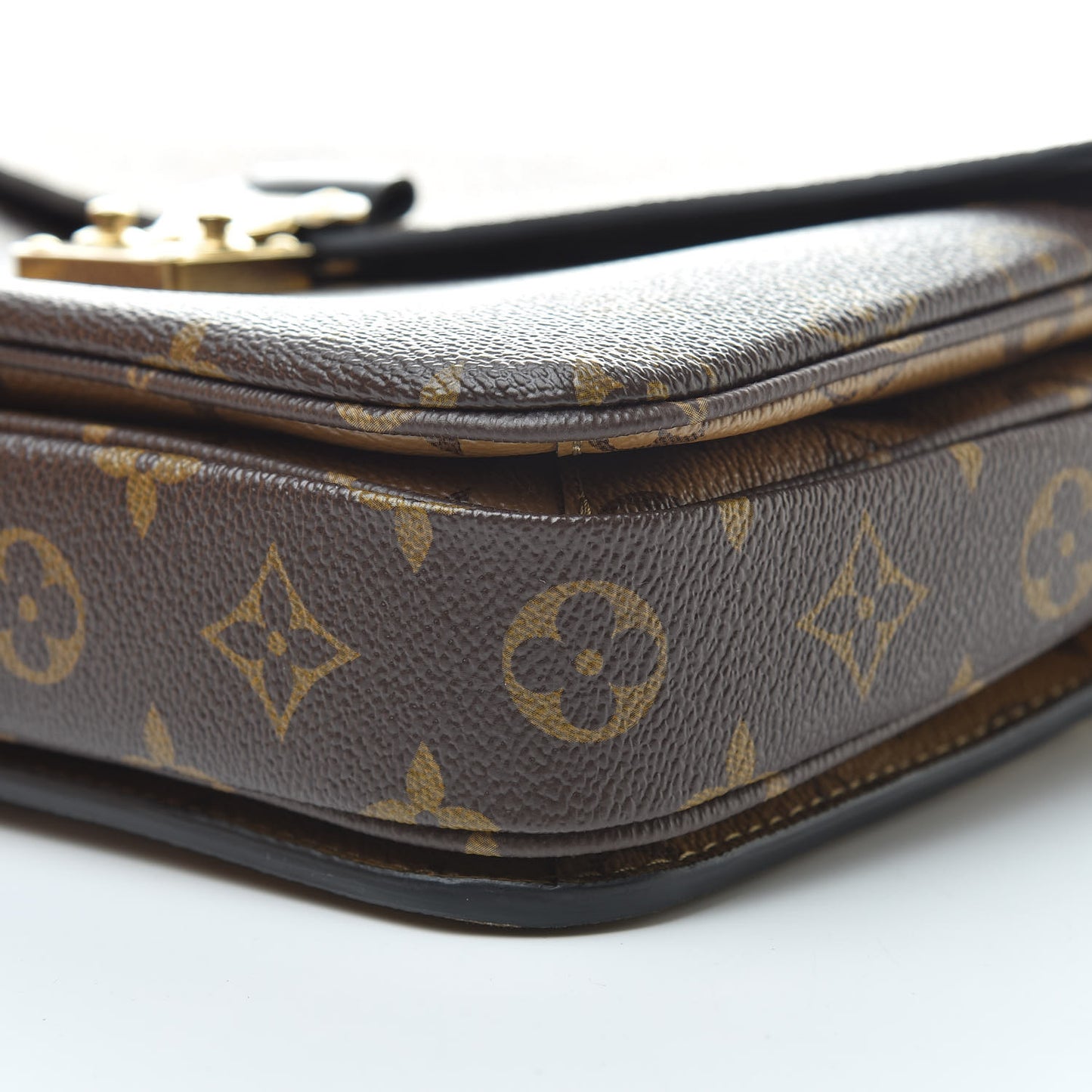 Reverse Monogram Pochette Metis