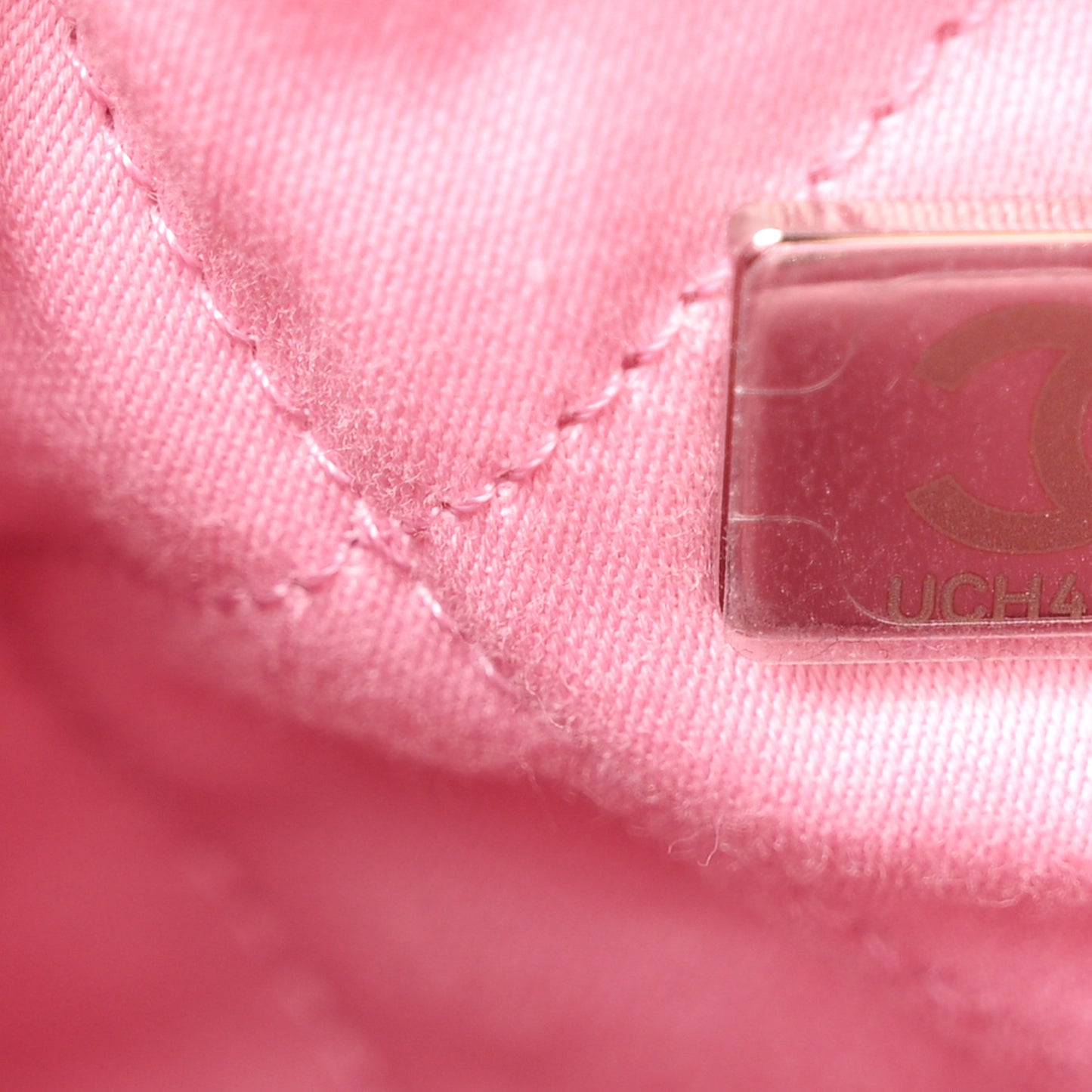 Metallic Lambskin Lacquered Monochrome Quilted Mini Chanel 22 Pink