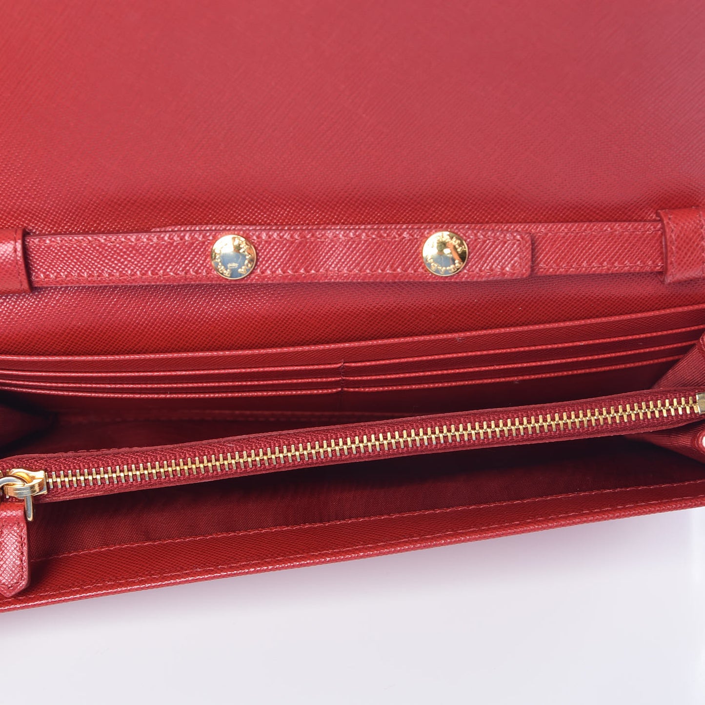 Saffiano Metal Oro Chain Wallet Fuoco