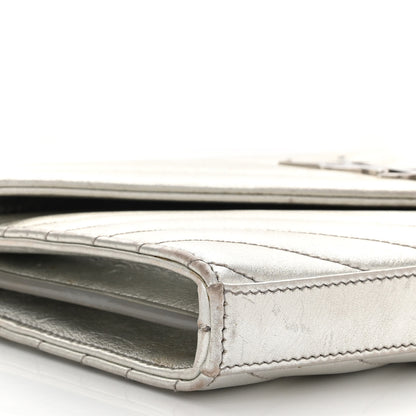 Saint Laurent Metallic Lambskin Matelasse Chevron Monogram Chain Wallet Argento 11 of 16