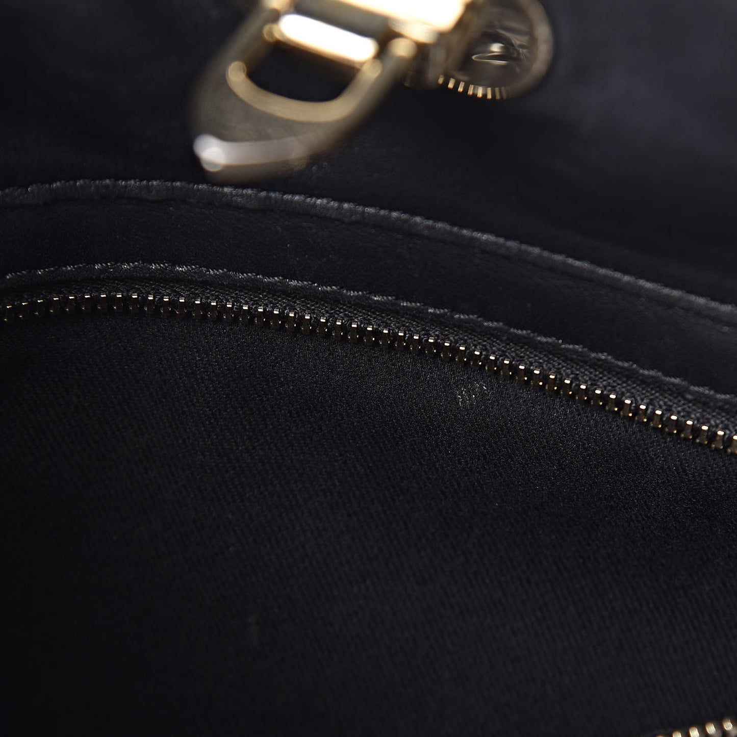 Vitello Medium Rockstud Tote Black