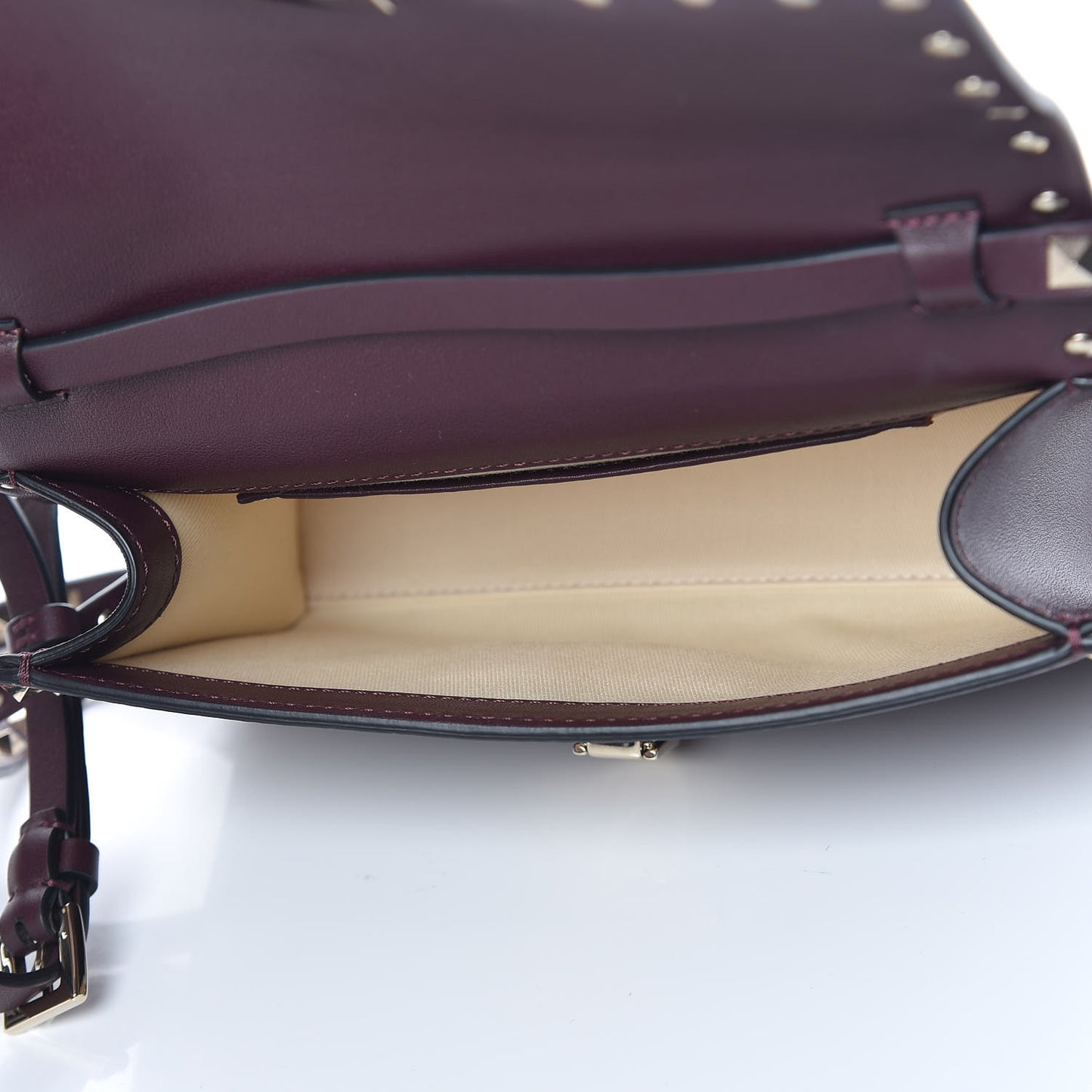 Vitello Medium Rockstud Flip Lock Crossbody Bag Rubin