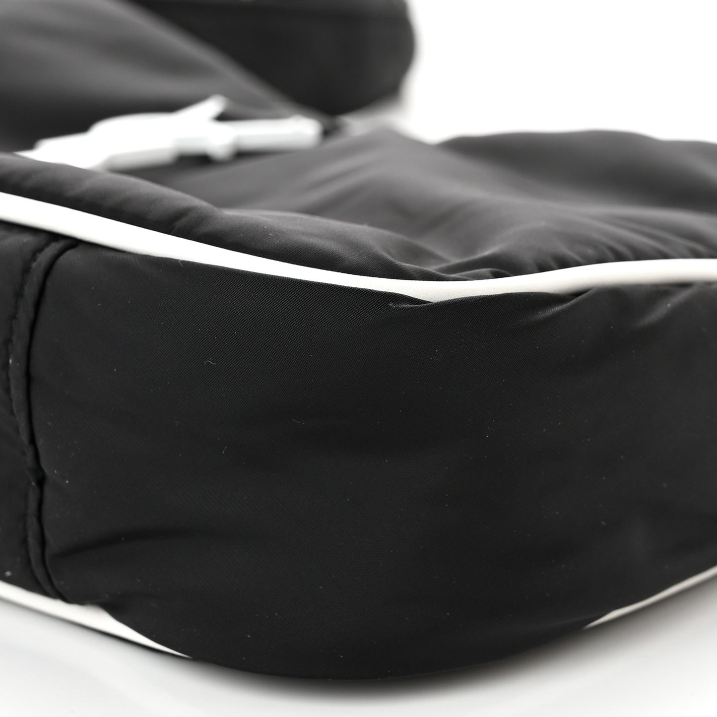 Econyl Nylon Le 5 A 7 Hobo Black White