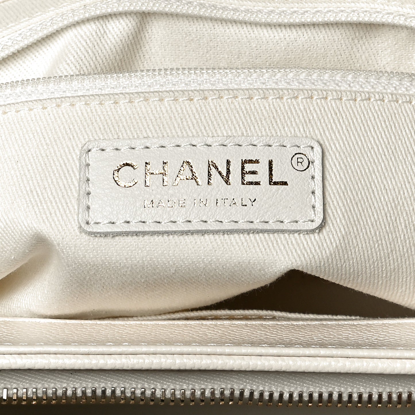 Caviar Quilted Medium Business Affinity Flap White