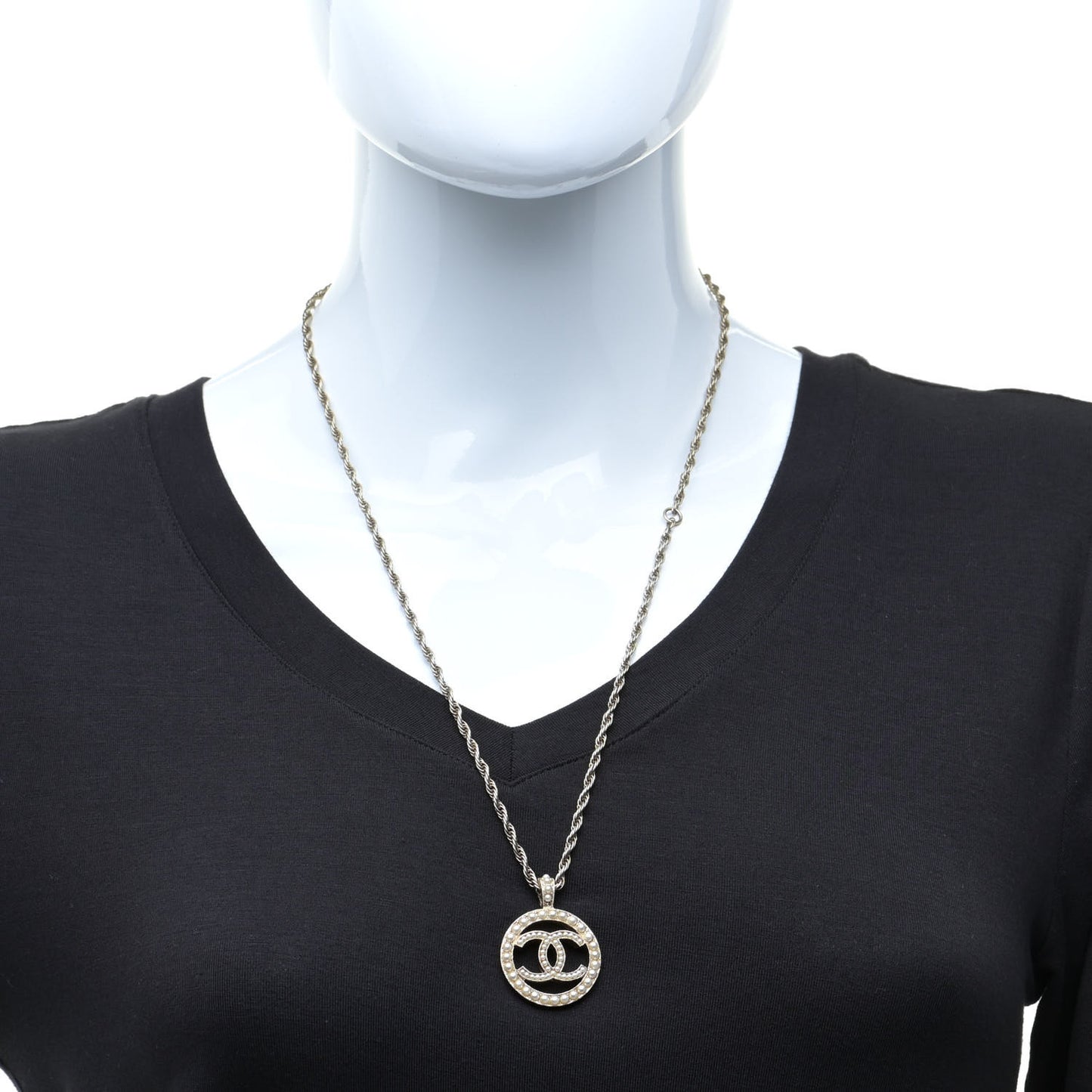 Pearl CC Round Pendant Necklace Gold