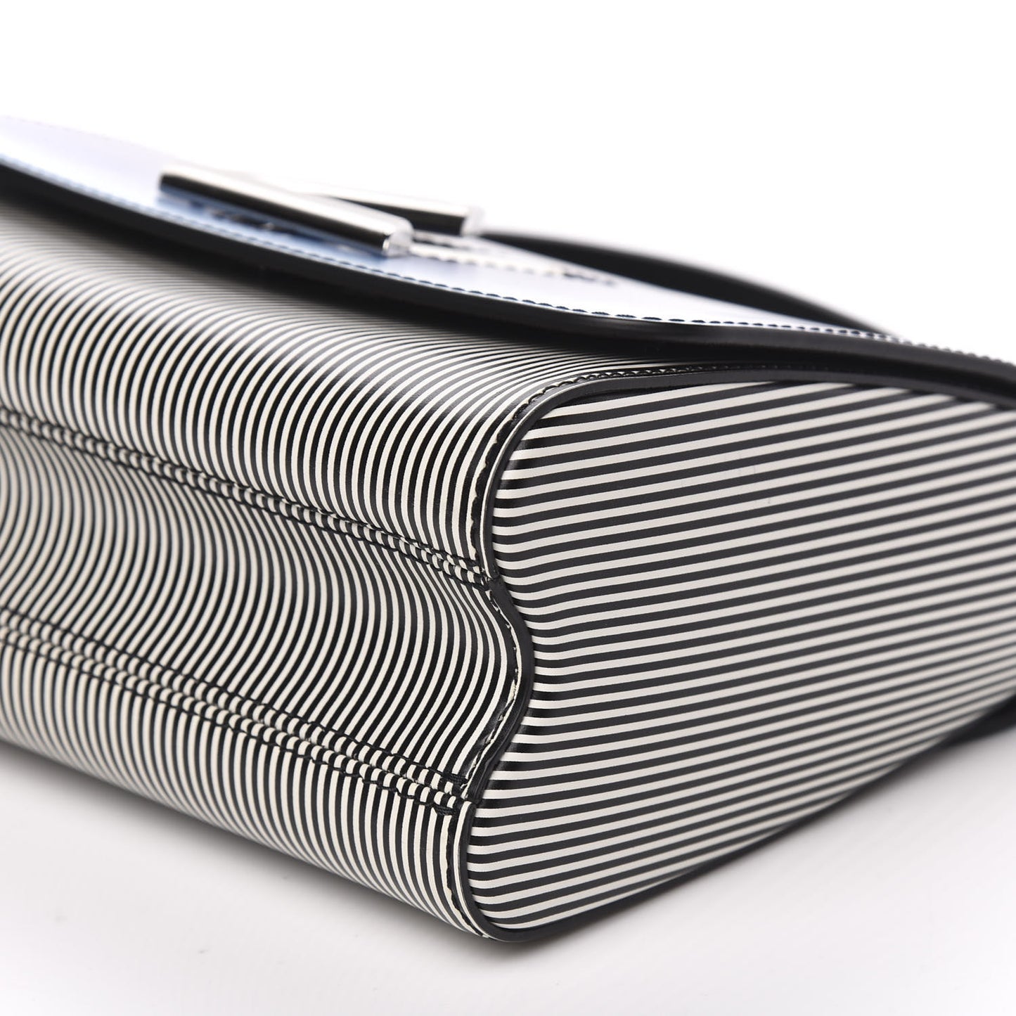 Calfskin Gradient Twist MM Black Toledo