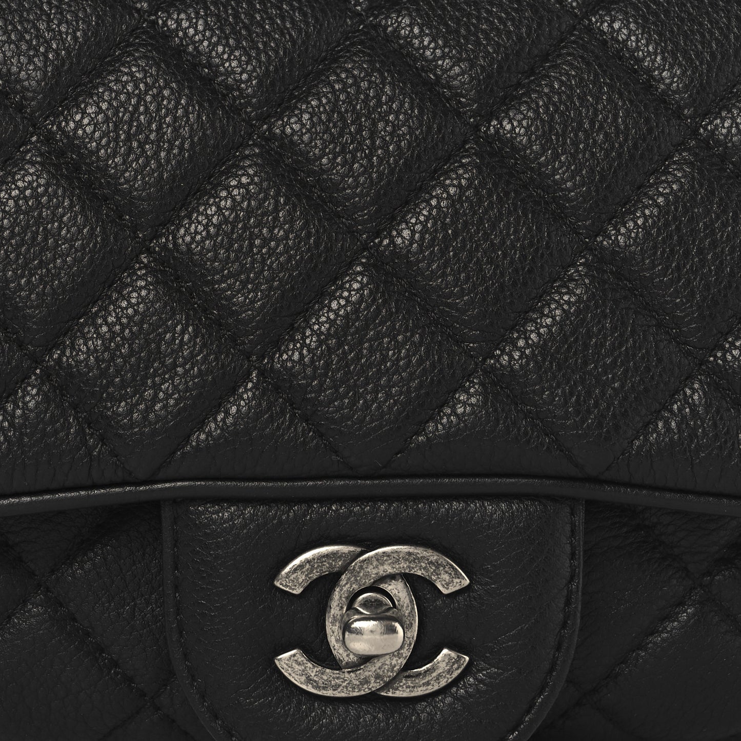 Grained Calfskin Quilted Medium Casual Rock Flap Black