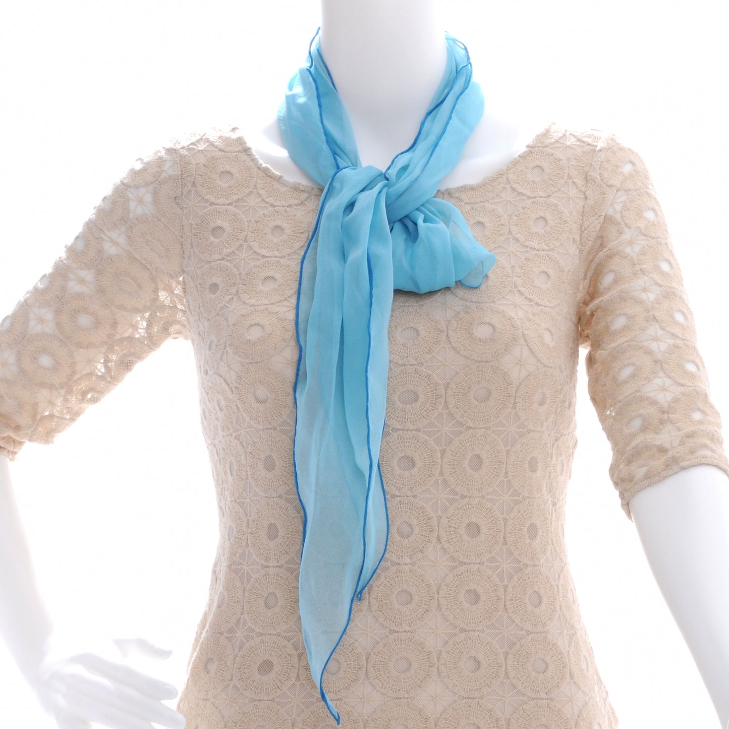 Silk Mousseline Pointu Triangle Scarf Bleu