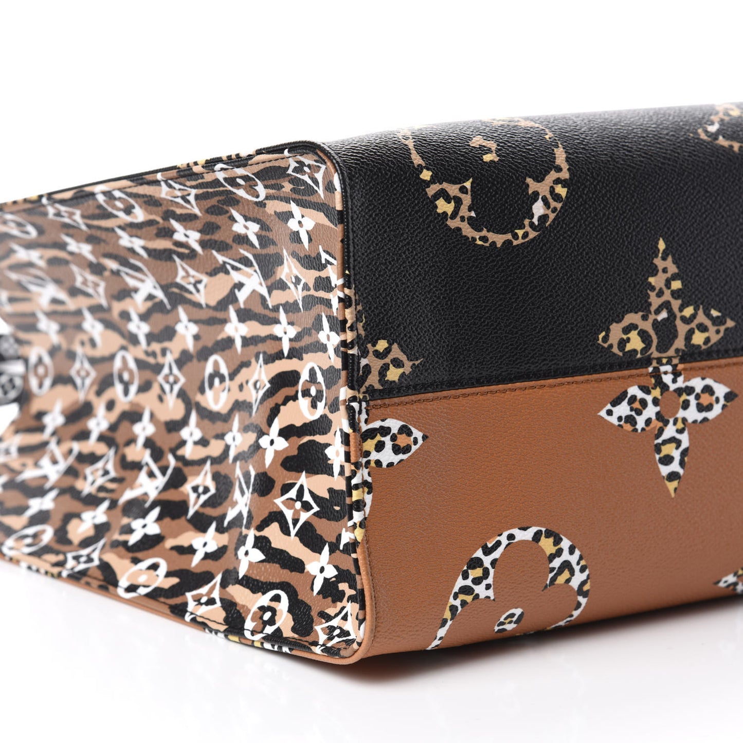 Monogram Giant Jungle Onthego GM Black
