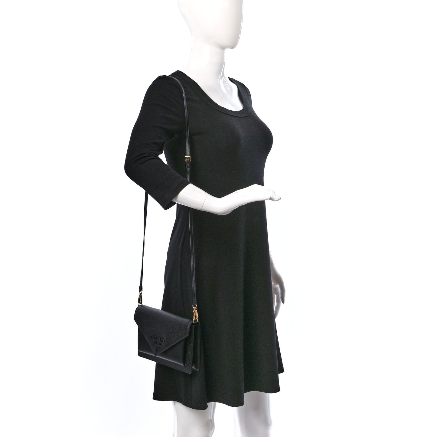 City Calfskin Saffiano Envelope Flap With Chain Black