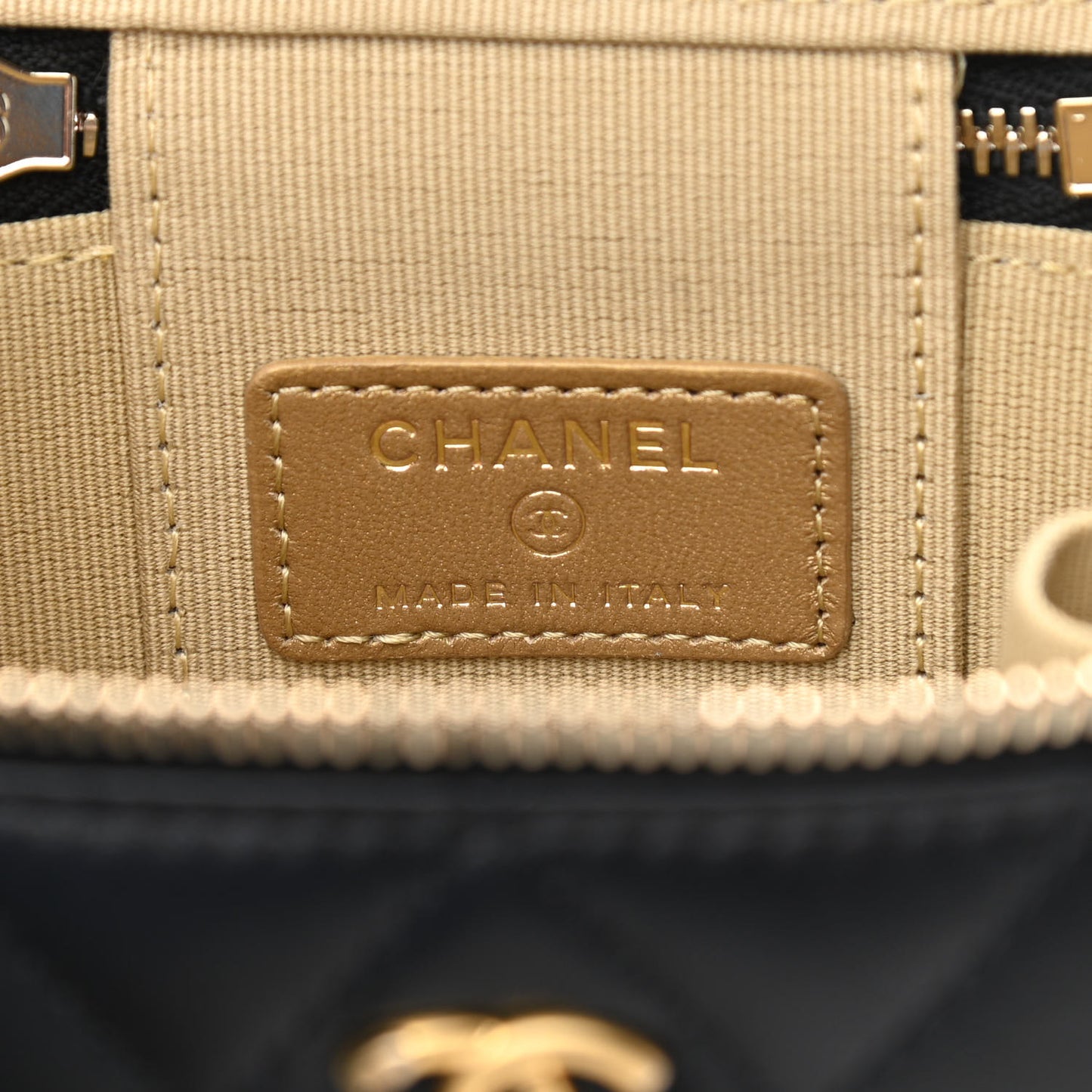 Lambskin Quilted Mini Pearl Crush Vanity Case With Chain Black