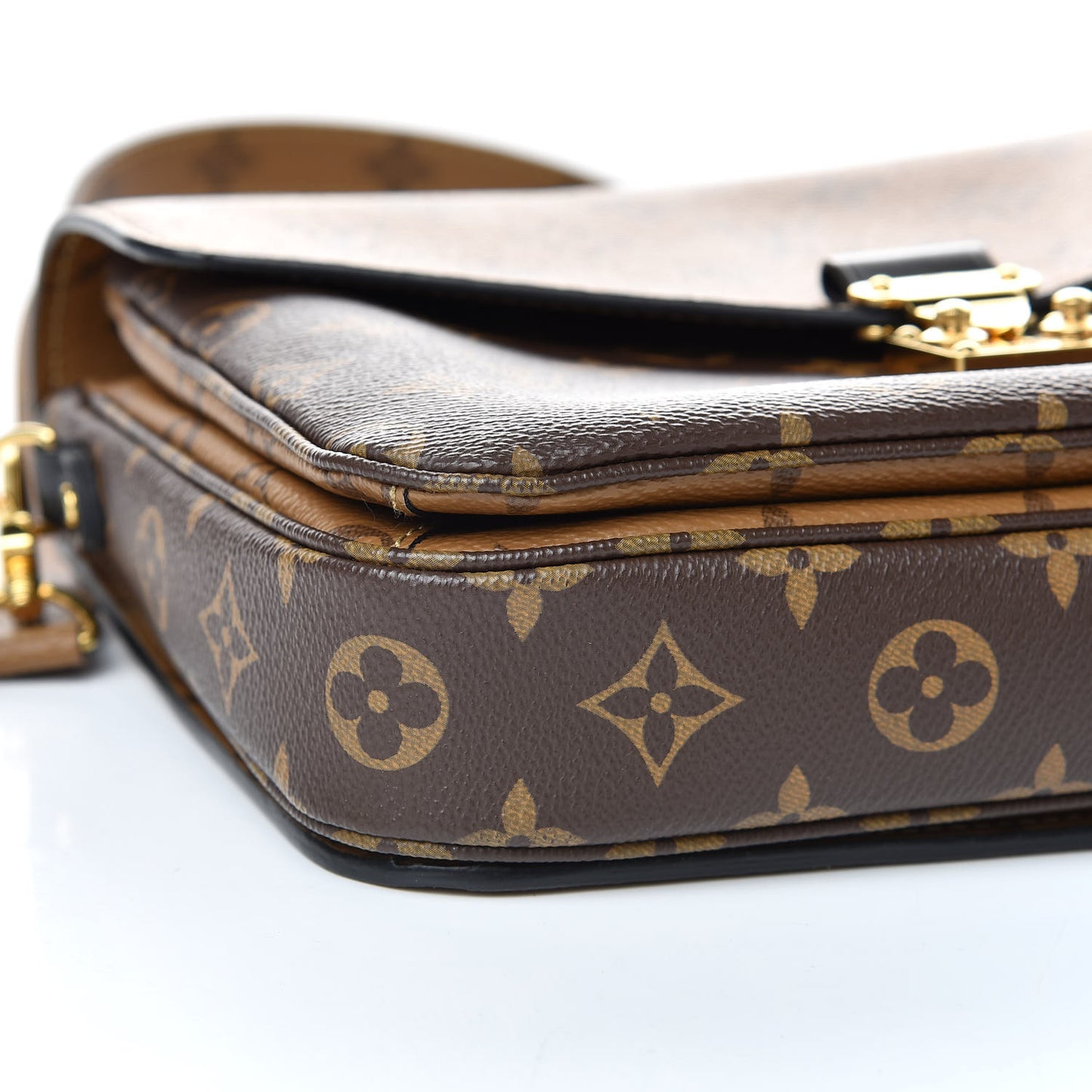 Reverse Monogram Pochette Metis